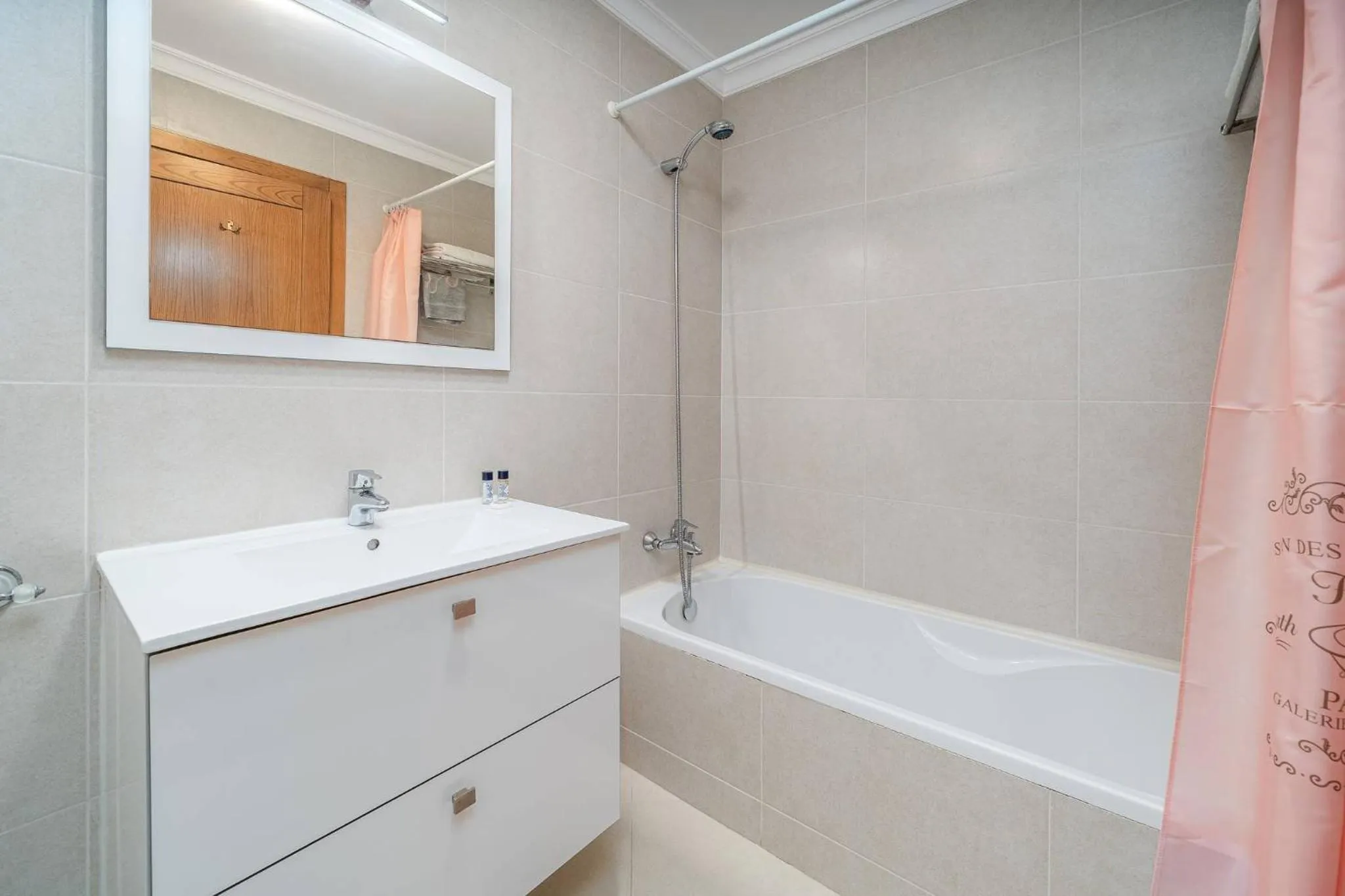 Bathroom in Apartamentos Vista Mar