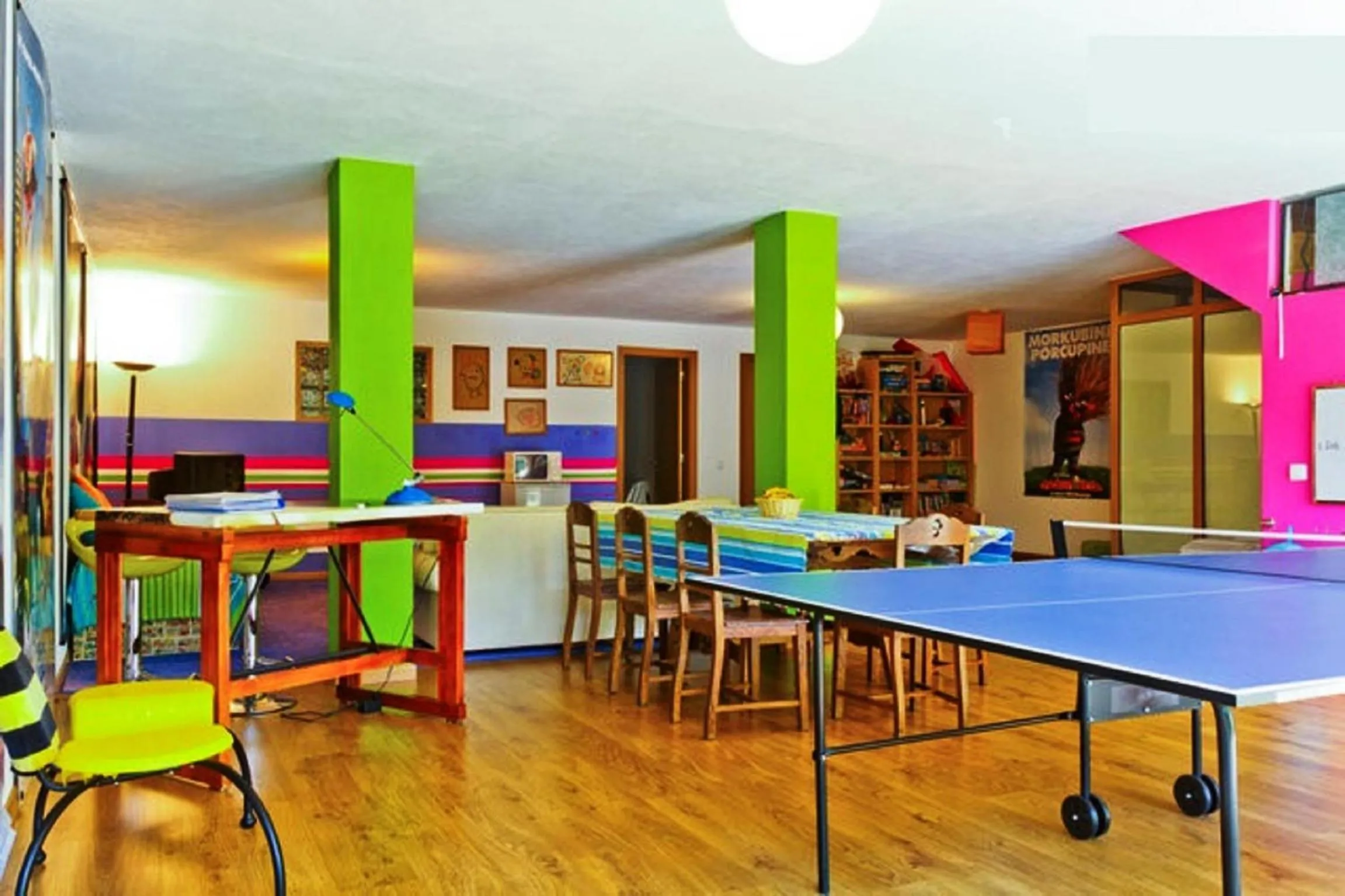 Table tennis in Coloured Studio