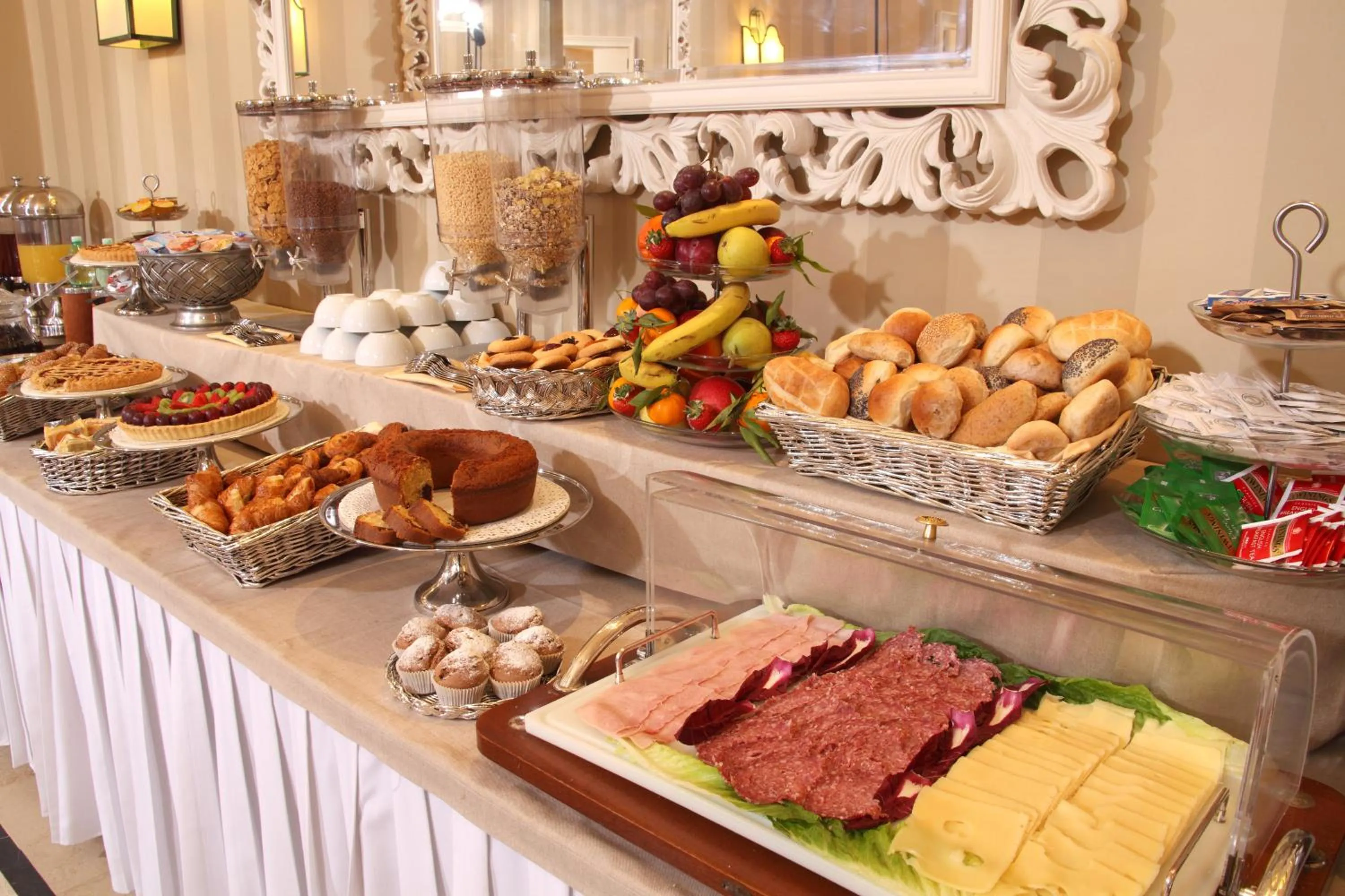 Food and drinks in Hotel Villa Glori