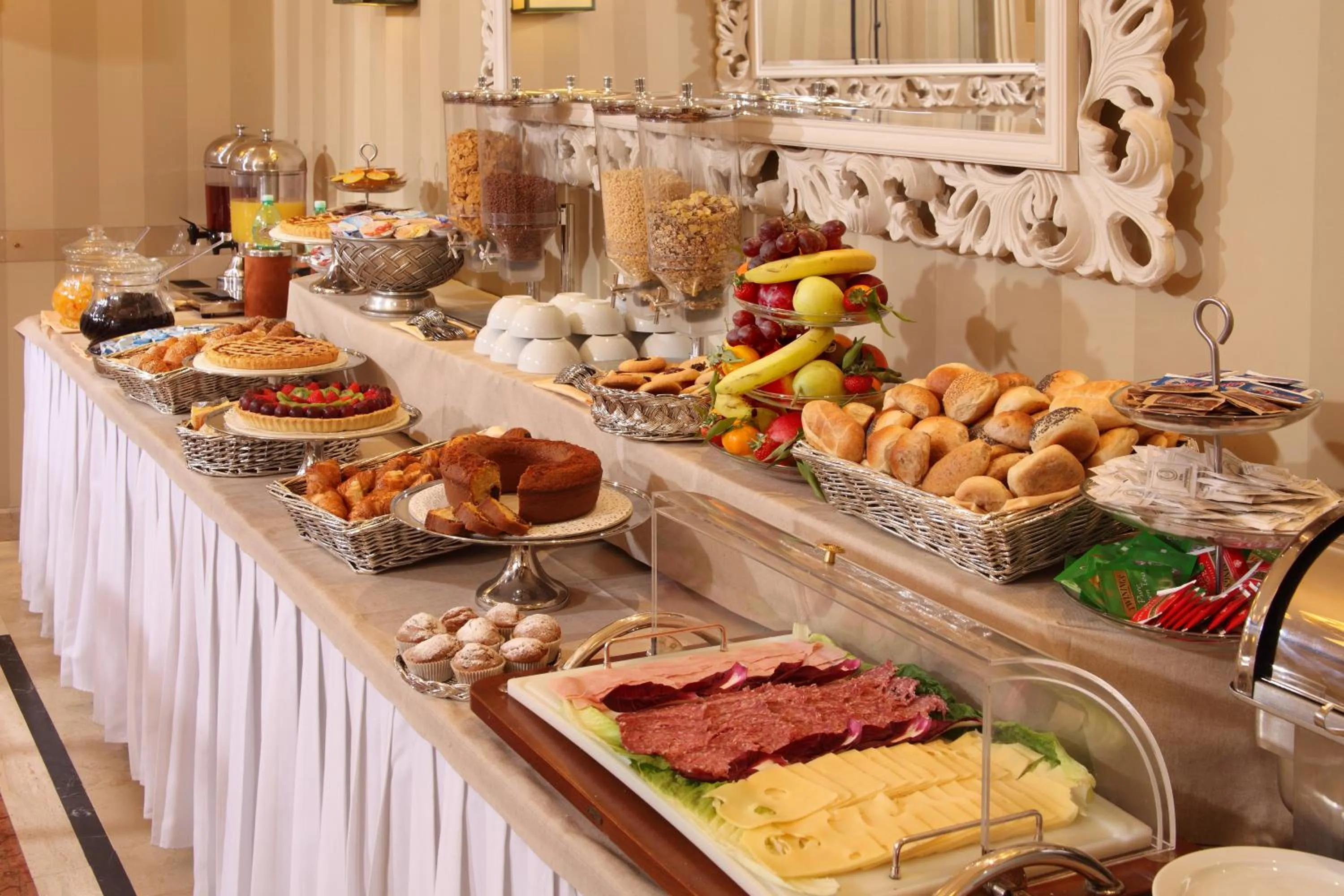 Food and drinks in Hotel Villa Glori