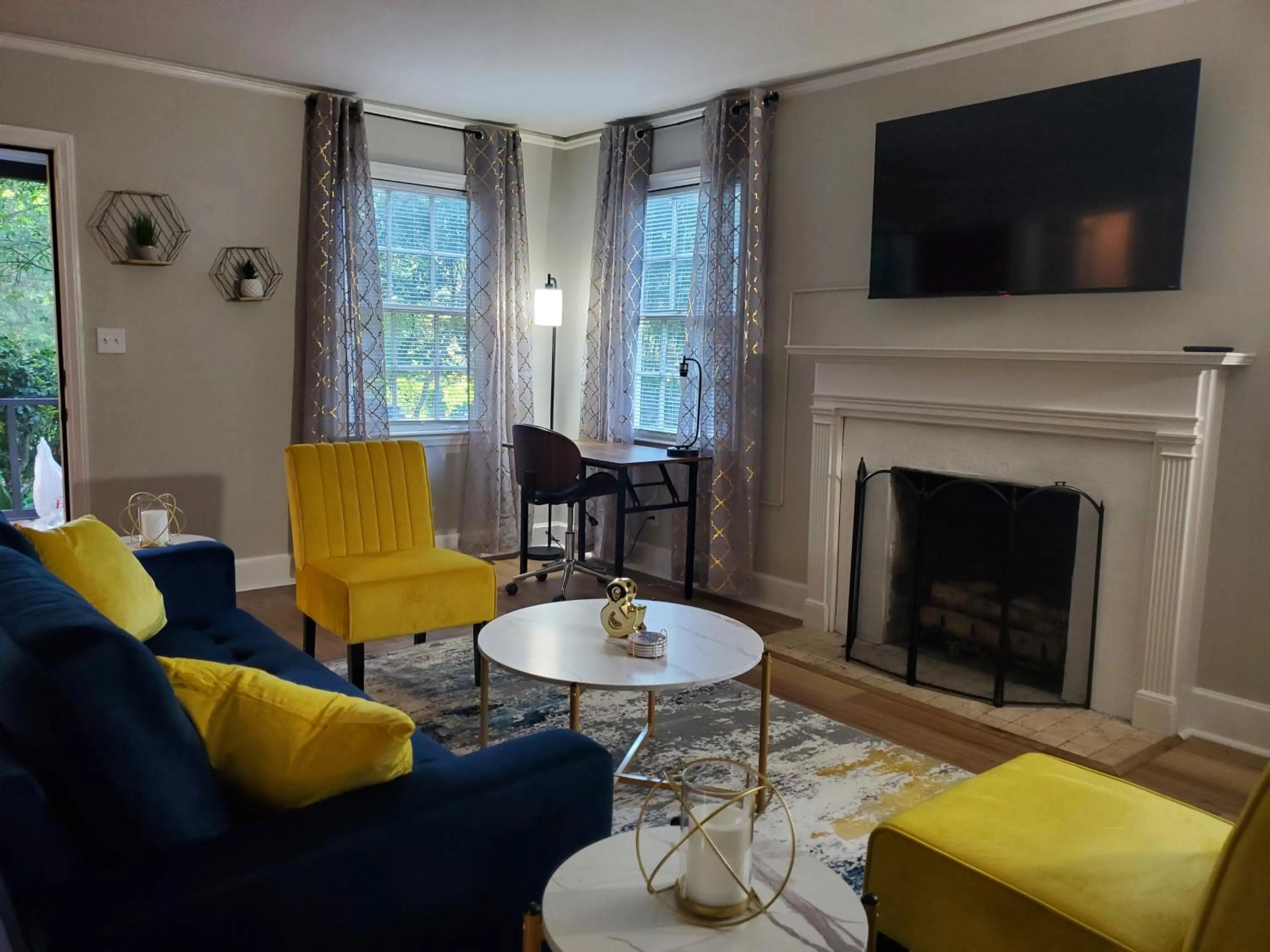 Living room in Cheerful 2 BR Near Colleges, Downtown, Attractions