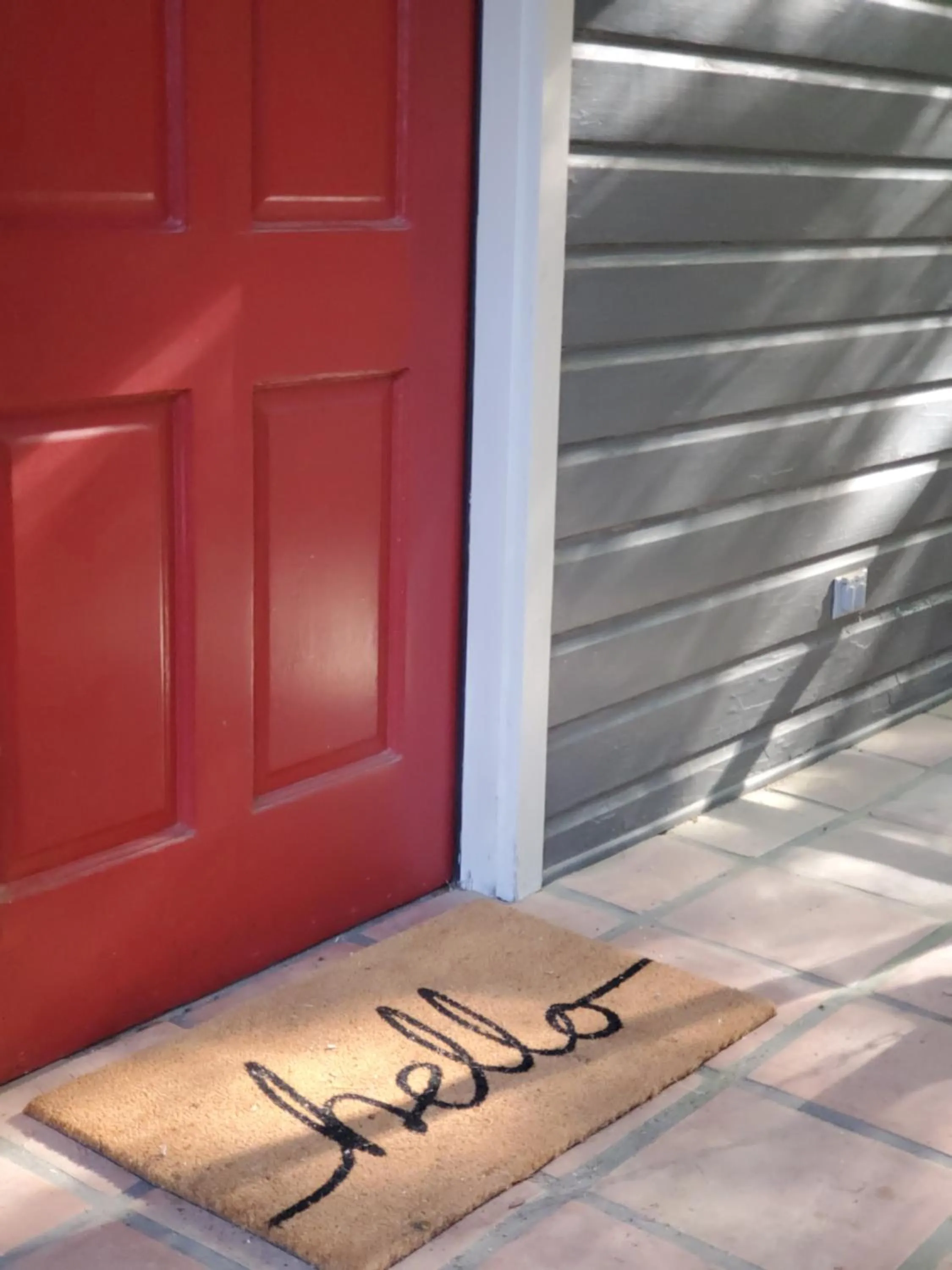 Cheerful 2 BR Near Colleges, Downtown, Attractions
