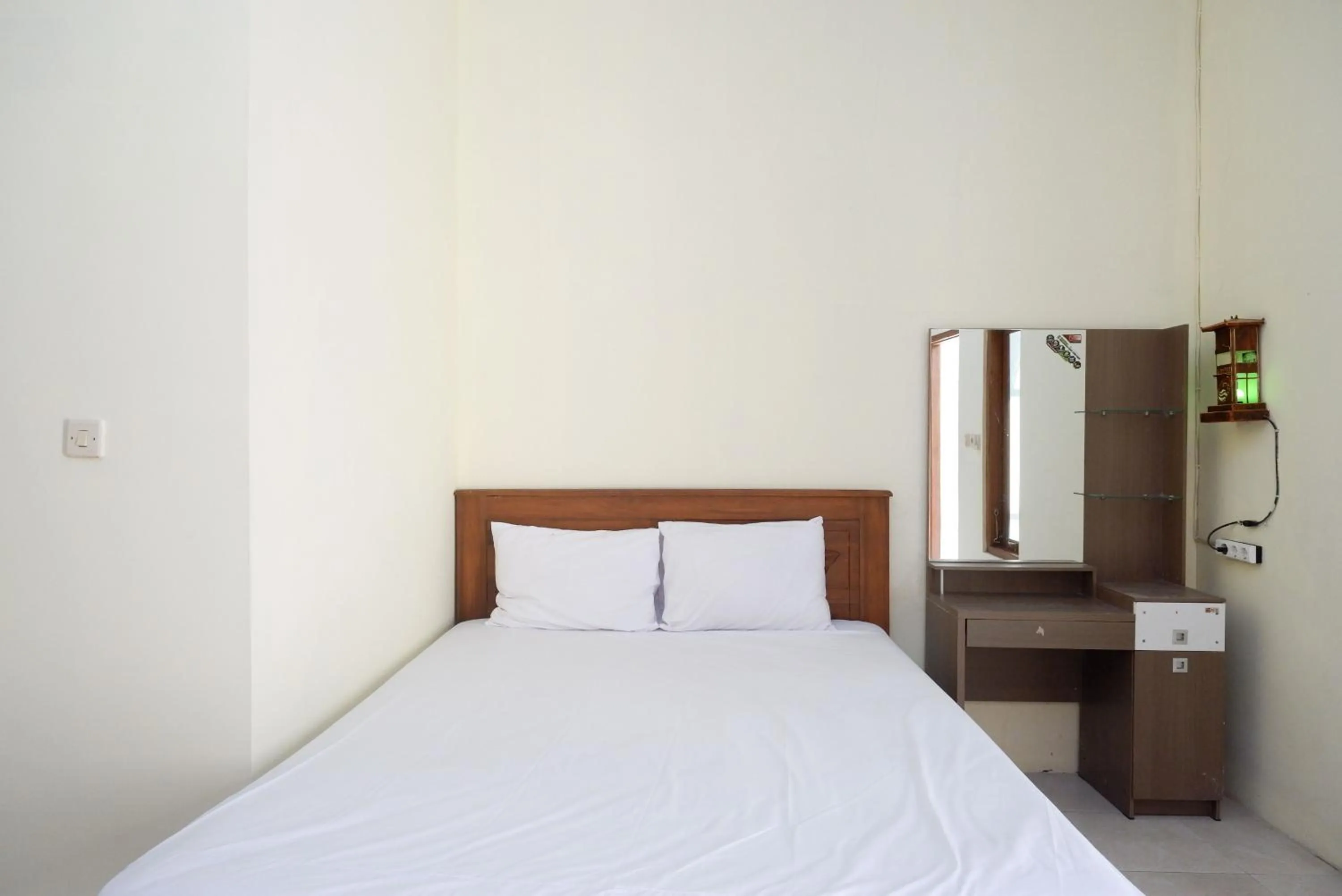 Bedroom, Bed in RedDoorz @ Umbul Ponggok Waterpark Klaten