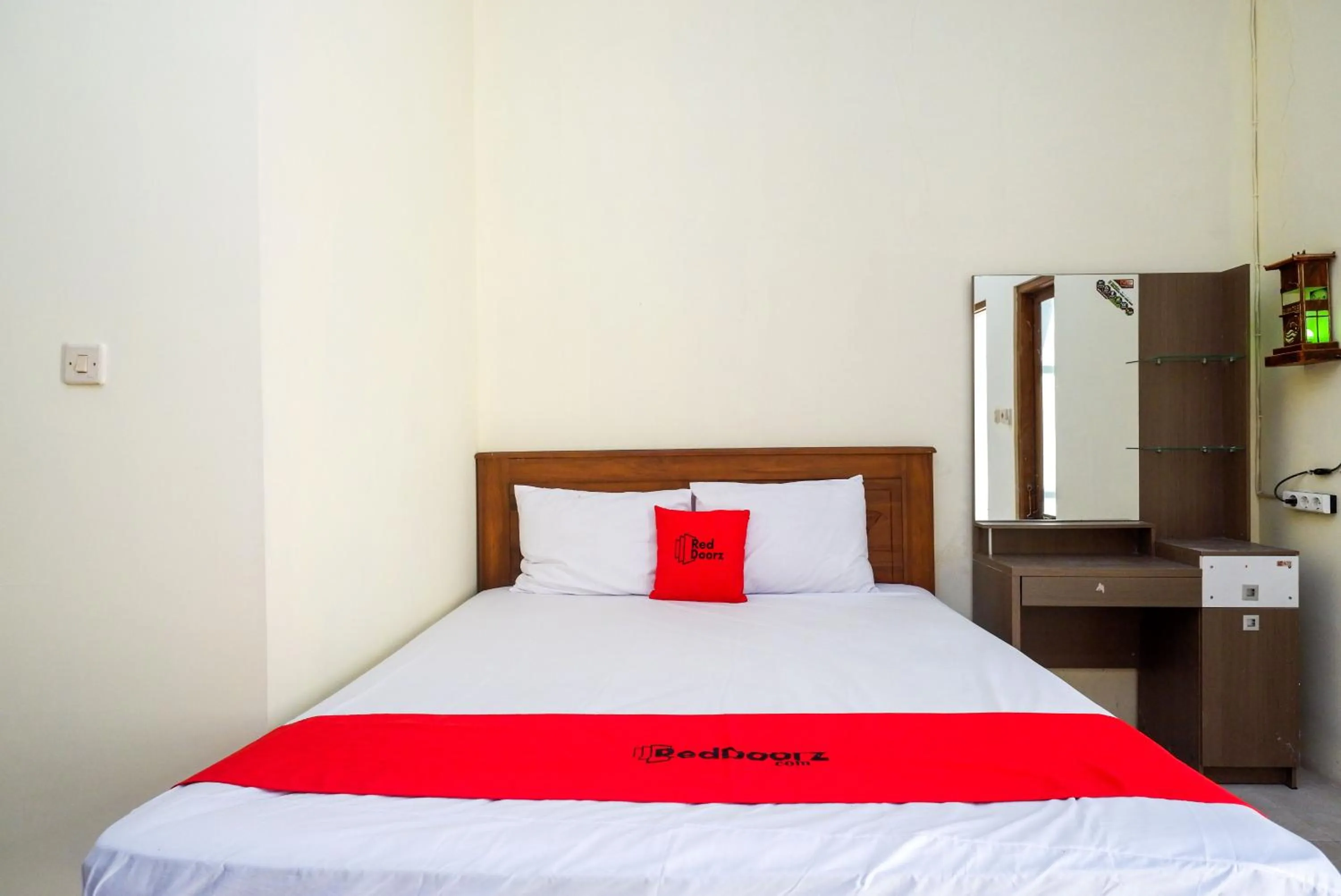 Bed in RedDoorz @ Umbul Ponggok Waterpark Klaten