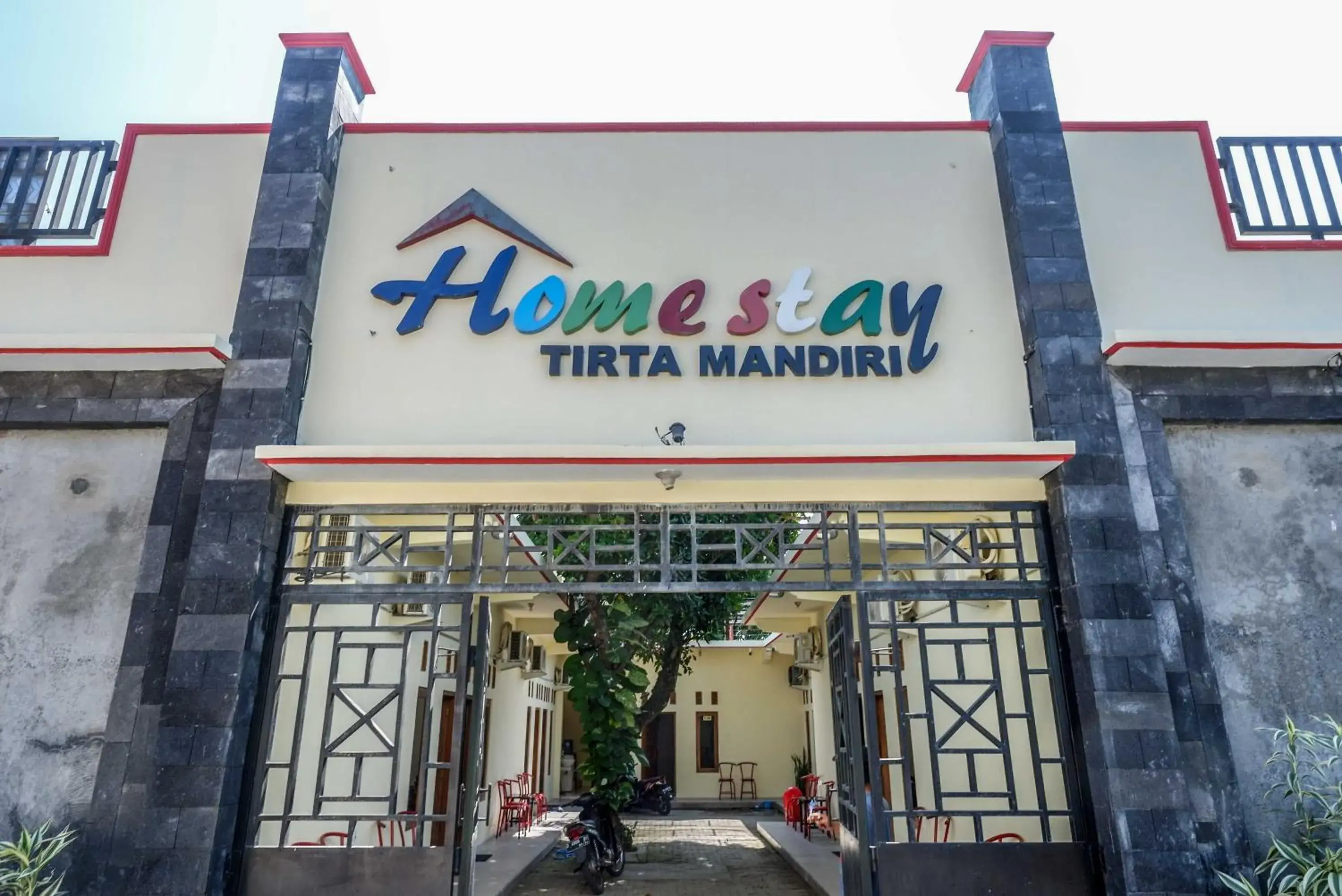 Property building in RedDoorz @ Umbul Ponggok Waterpark Klaten Property building in RedDoorz @ Umbul Ponggok Waterpark Klaten