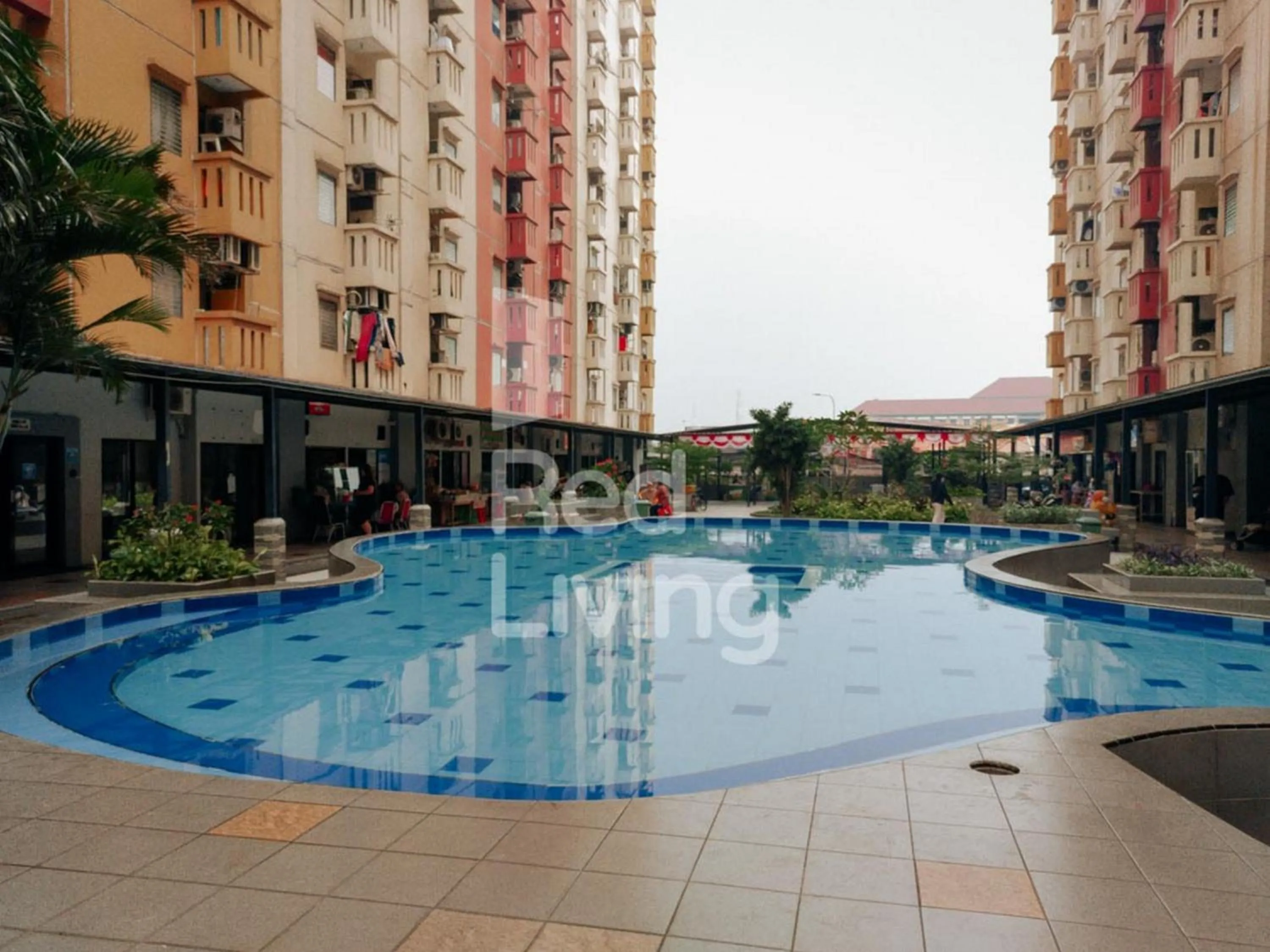 Swimming pool in RedLiving Apartemen Casablanca East Residence - Kayla Property Tower B