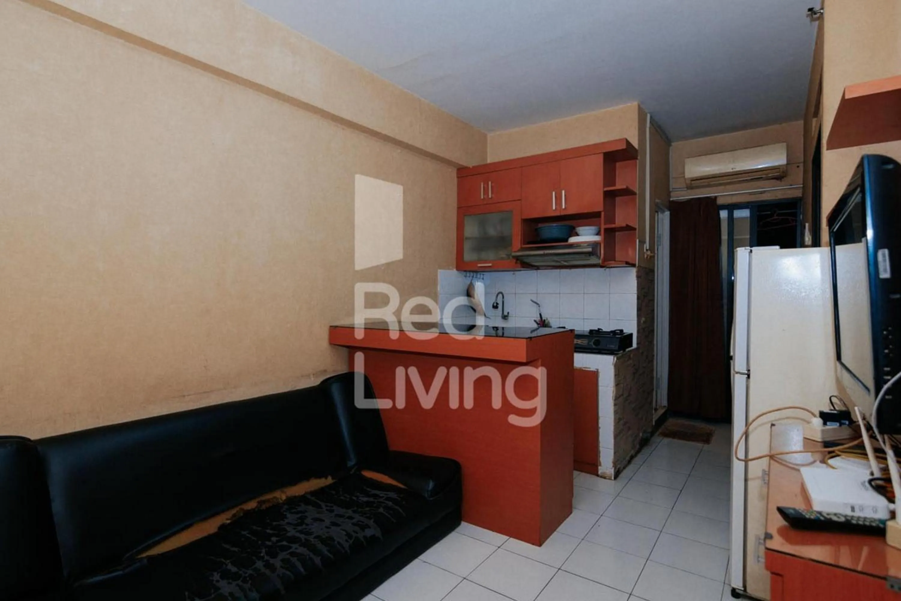Kitchen or kitchenette in RedLiving Apartemen Casablanca East Residence - Kayla Property Tower B