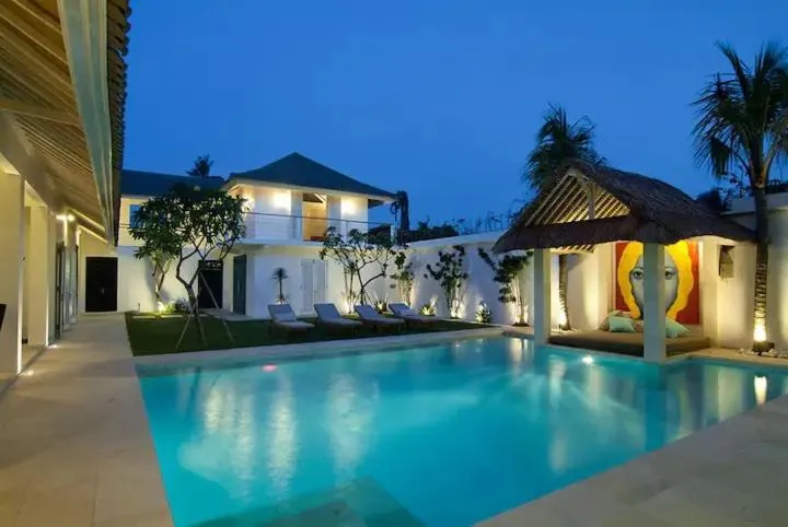 Swimming pool in Villa Seminyak 6 Bedrooms