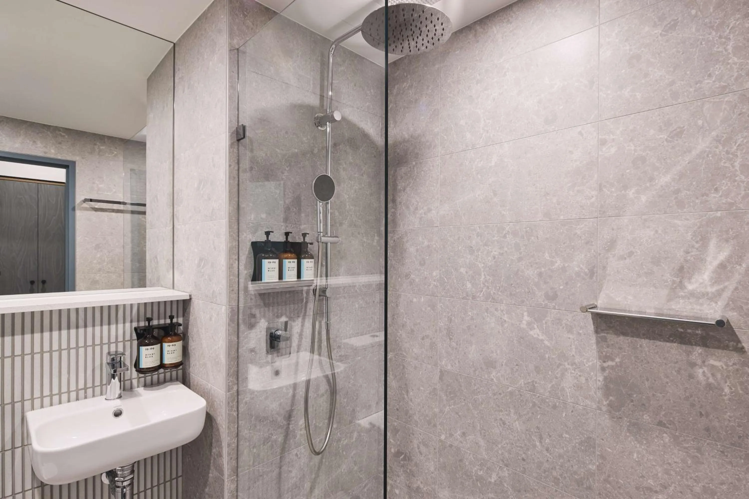 Bathroom in Hotel Alba Adelaide