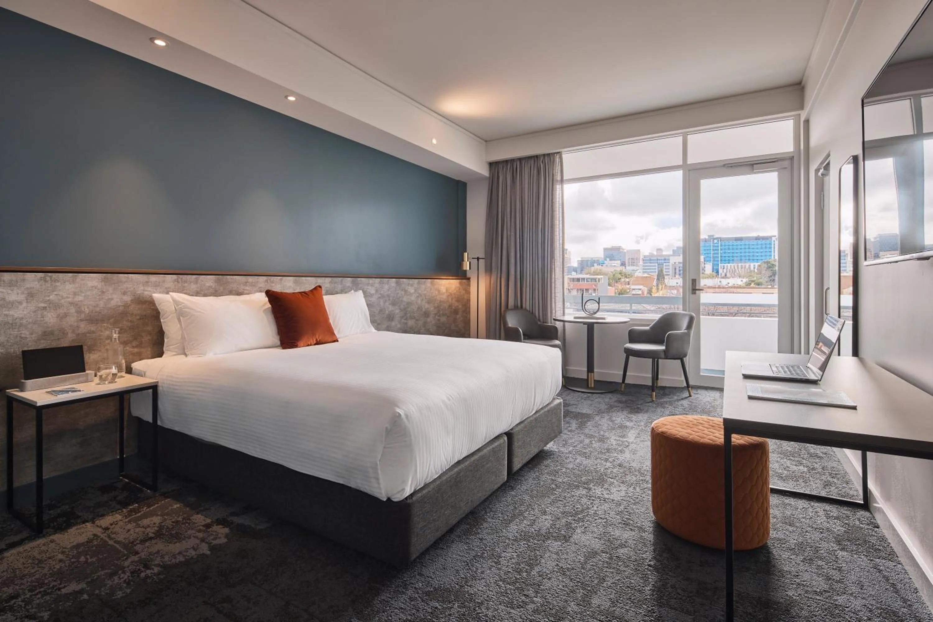 View (from property/room), Bed in Hotel Alba Adelaide