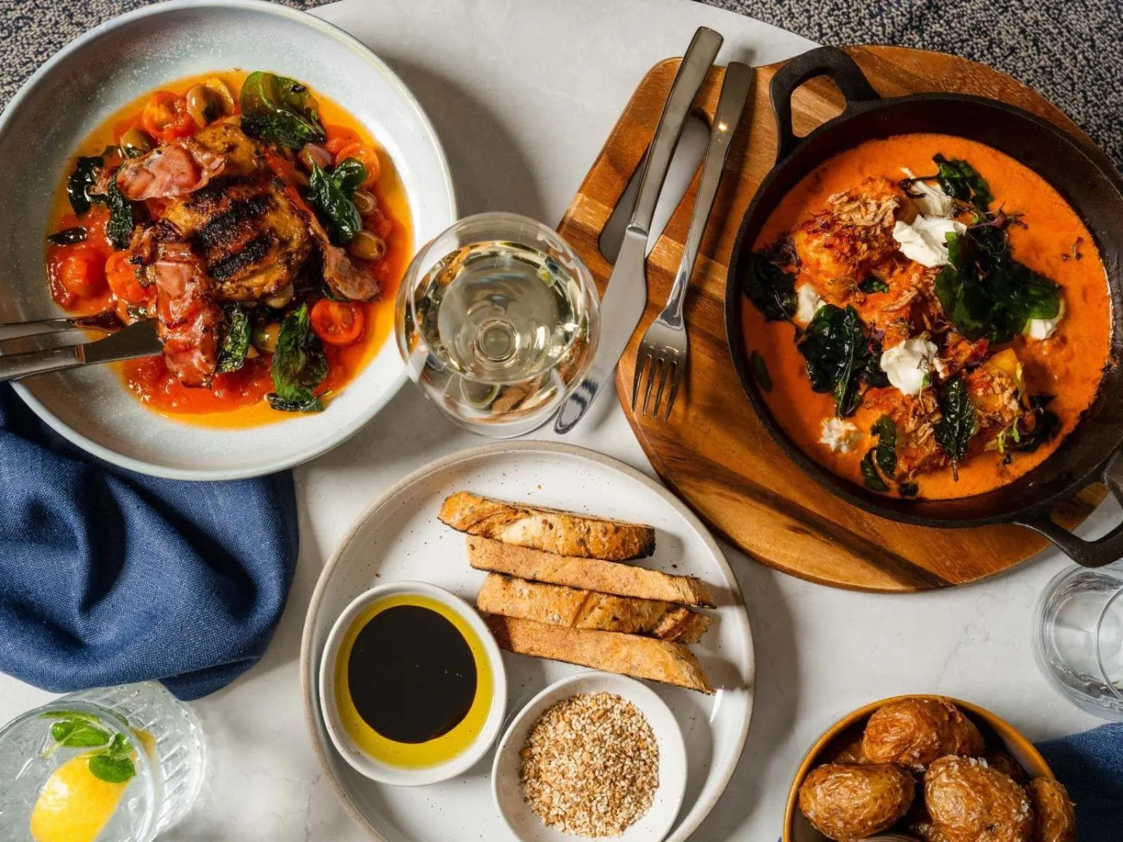 Food and drinks in Hotel Alba Adelaide