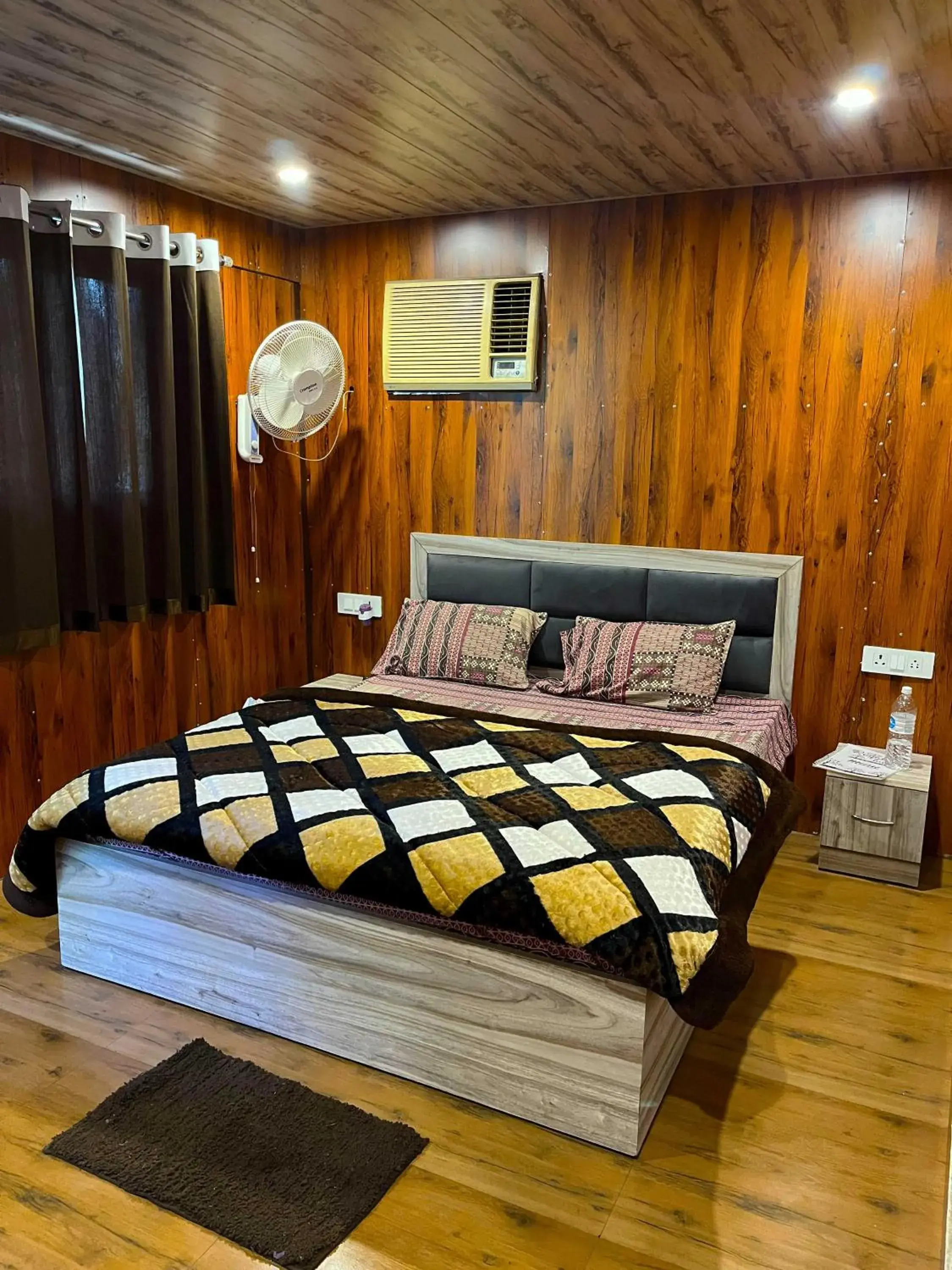 Bedroom in Hotel O Royal Tree Cafe And Resort Bedroom in Hotel O Royal Tree Cafe And Resort