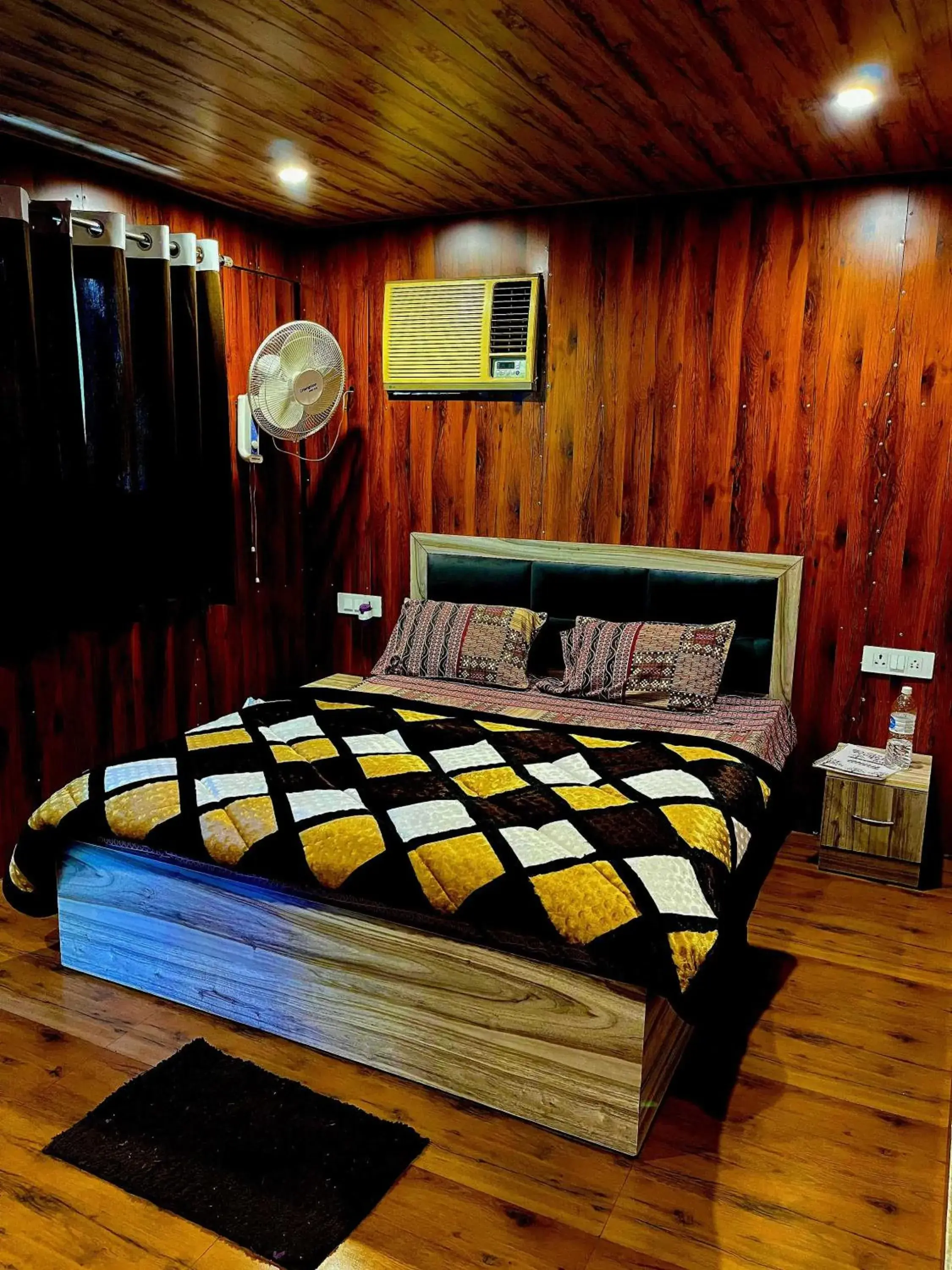 Bedroom, Bed in Hotel O Royal Tree Cafe And Resort Bedroom, Bed in Hotel O Royal Tree Cafe And Resort