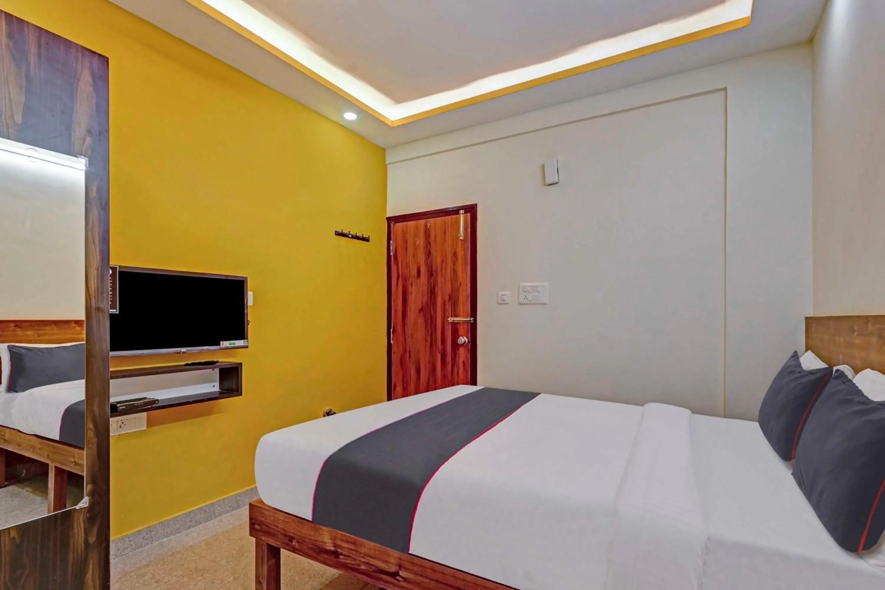 Bedroom, Bed in Super Hotel O Sri Sapthagiri Comforts