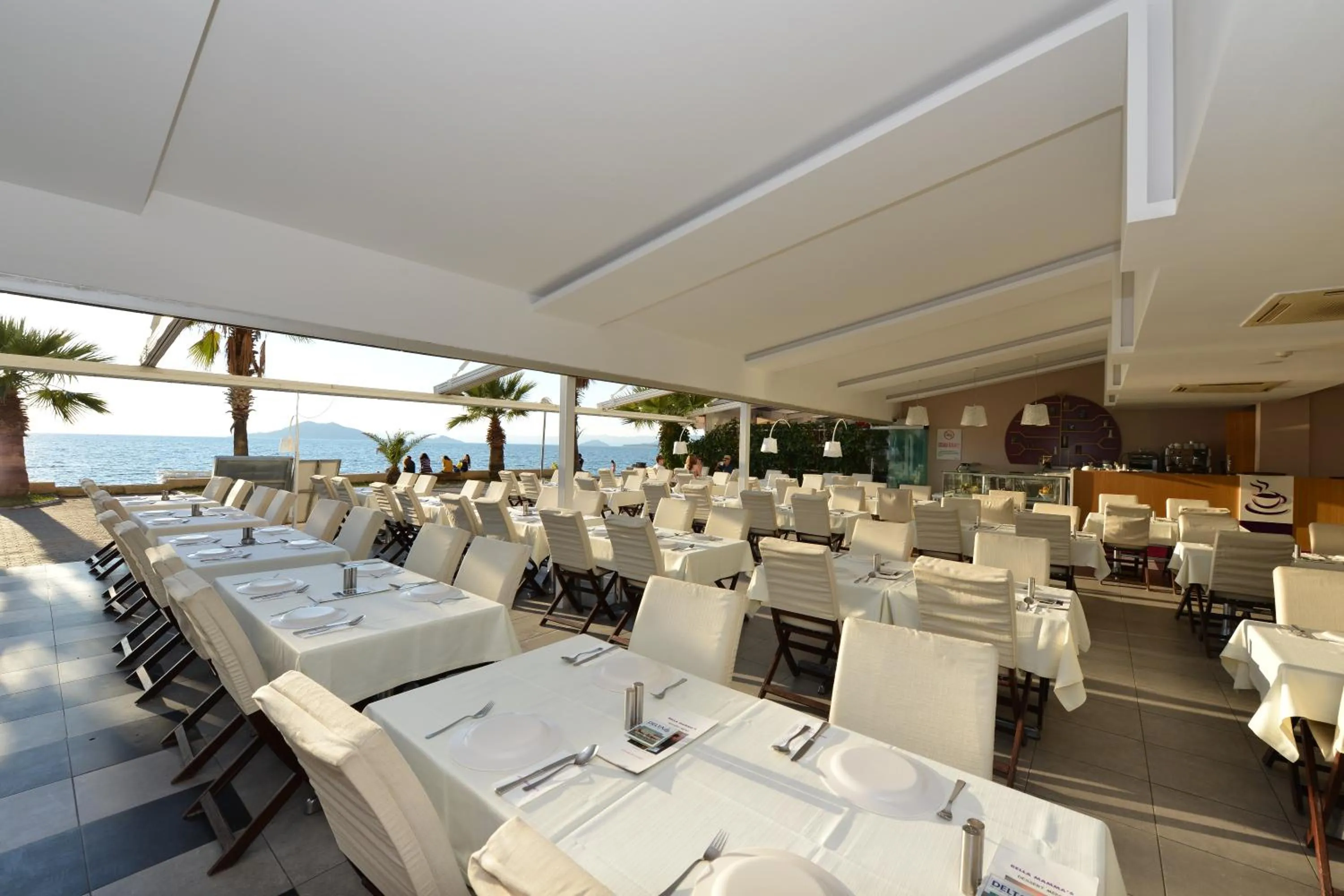 Restaurant/places to eat in Hotel Delta