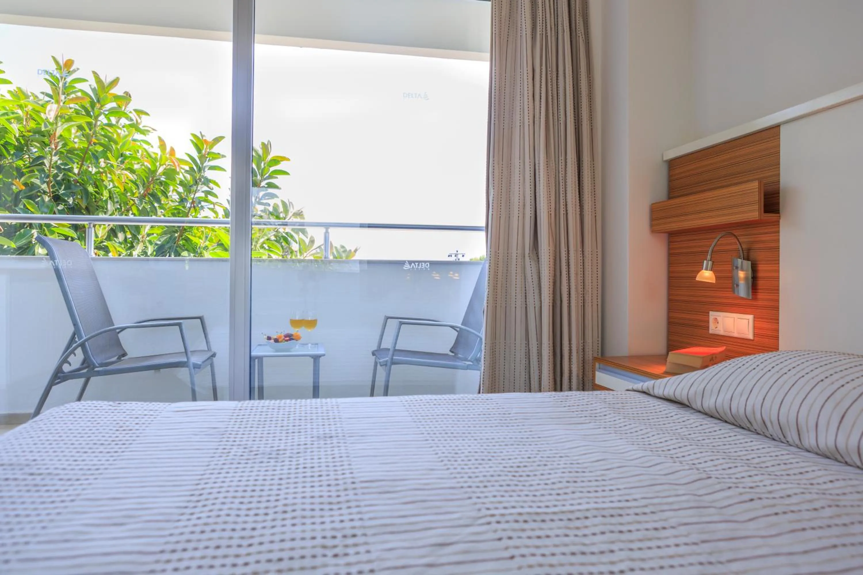 Balcony/Terrace, Bed in Hotel Delta