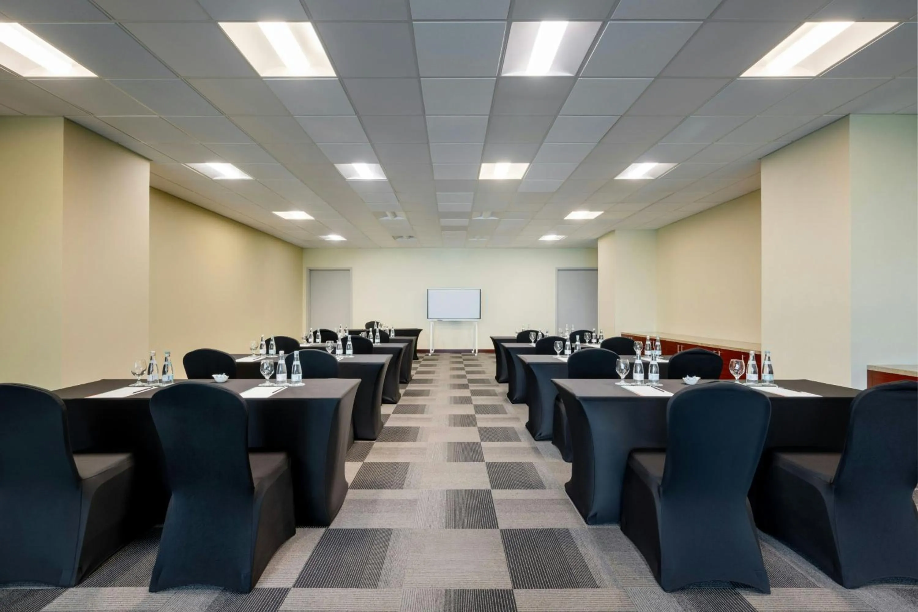 Meeting/conference room in Le Meridien City Center Doha
