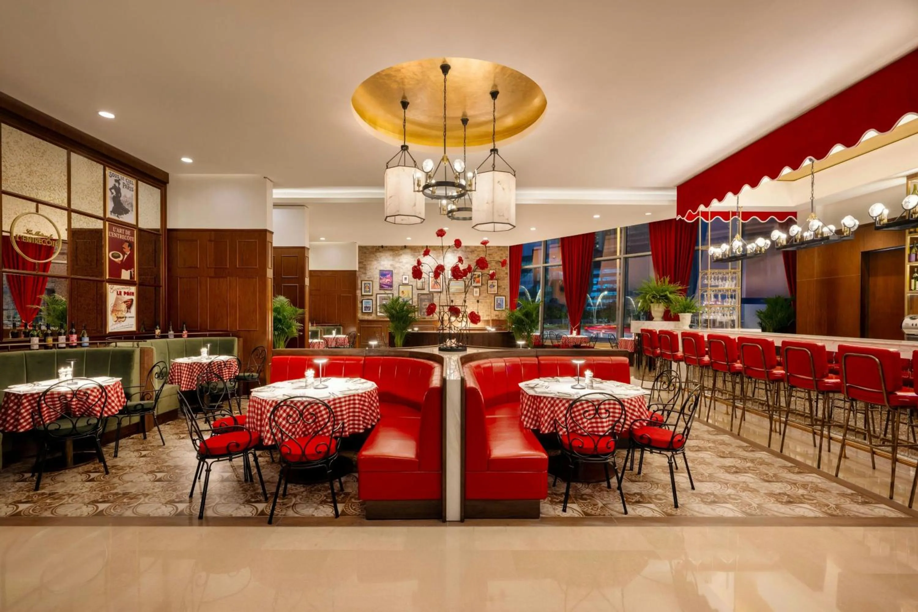 Restaurant/places to eat in Le Meridien City Center Doha