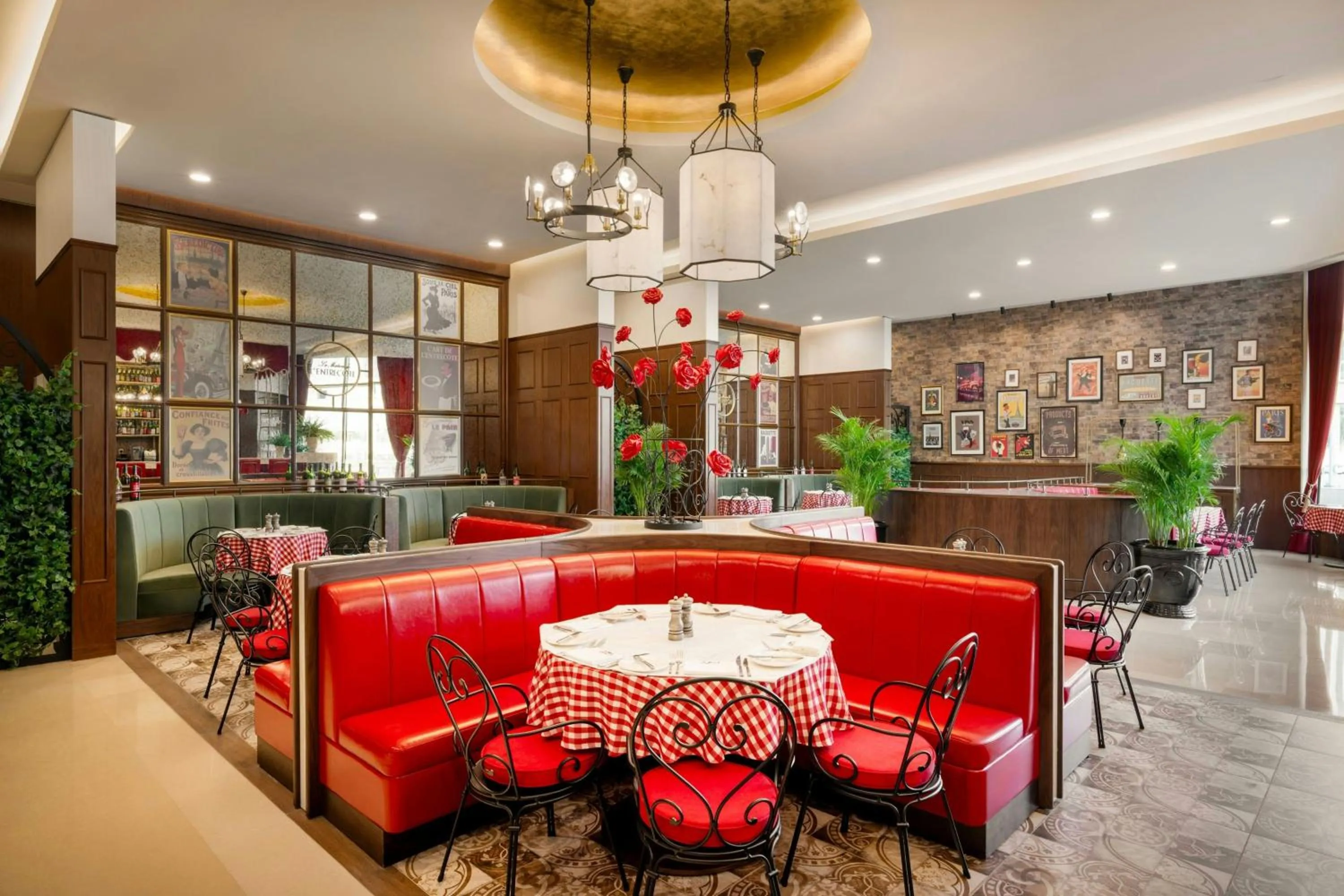 Restaurant/places to eat in Le Meridien City Center Doha