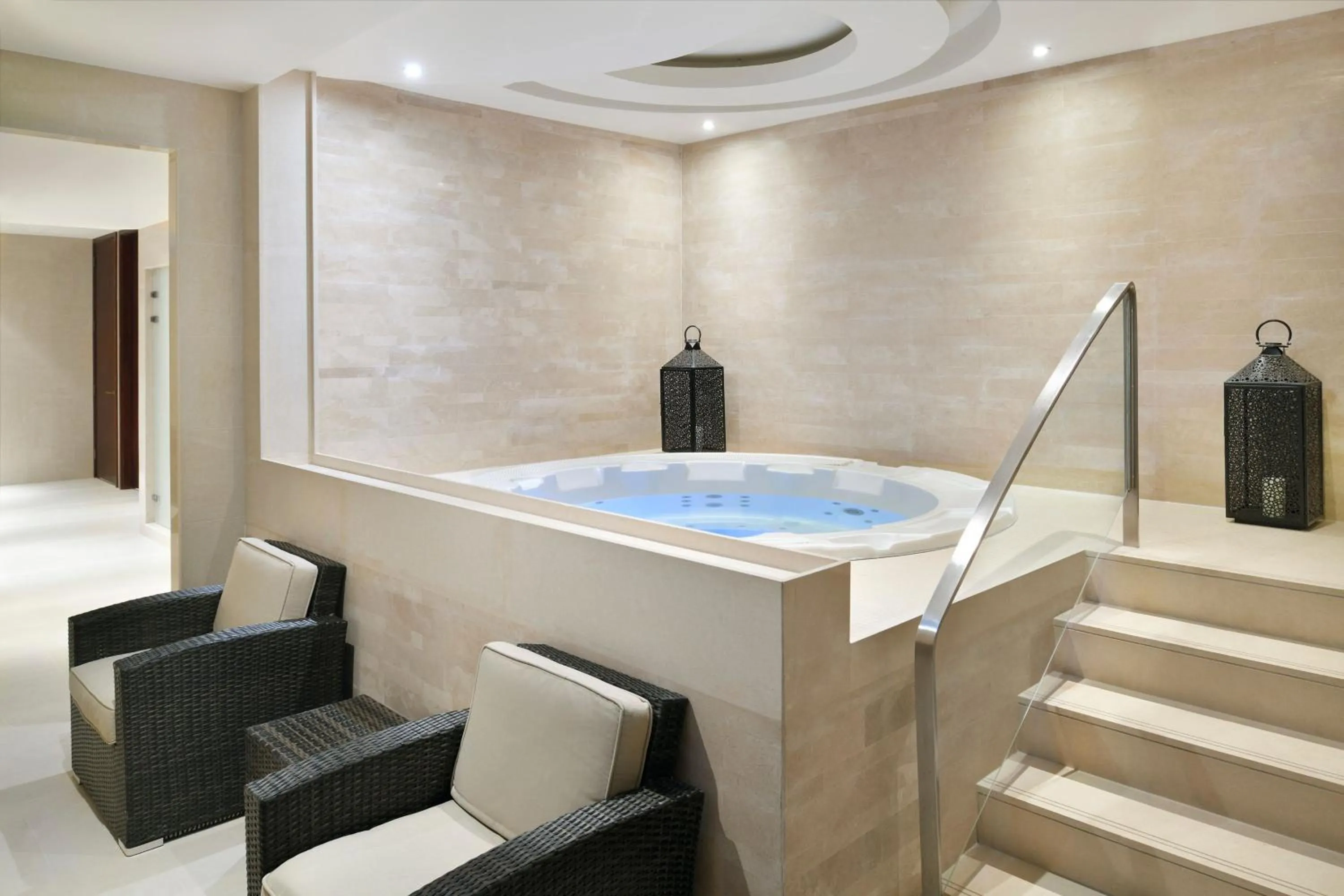 Swimming pool in Le Meridien City Center Doha