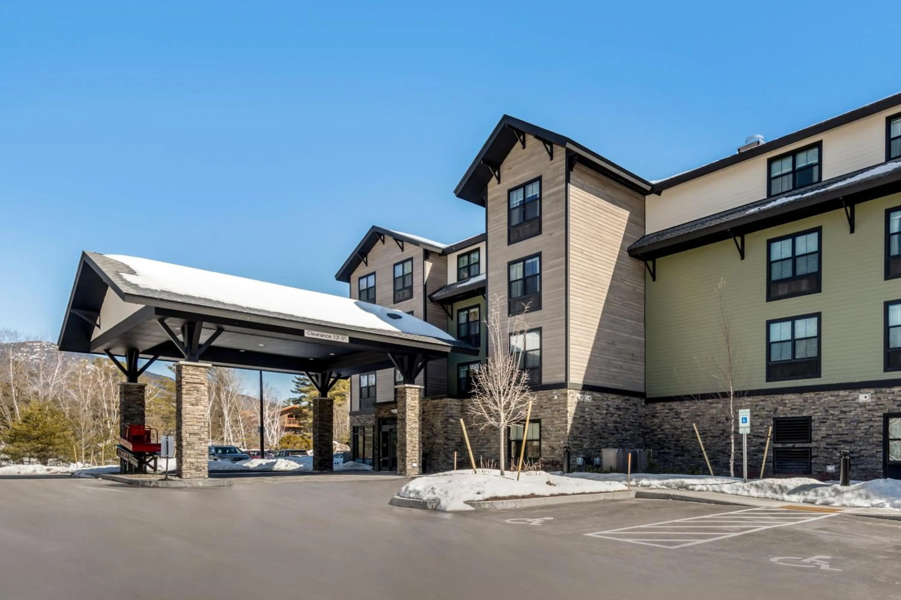 Property building in Fairfield by Marriott Inn & Suites North Conway