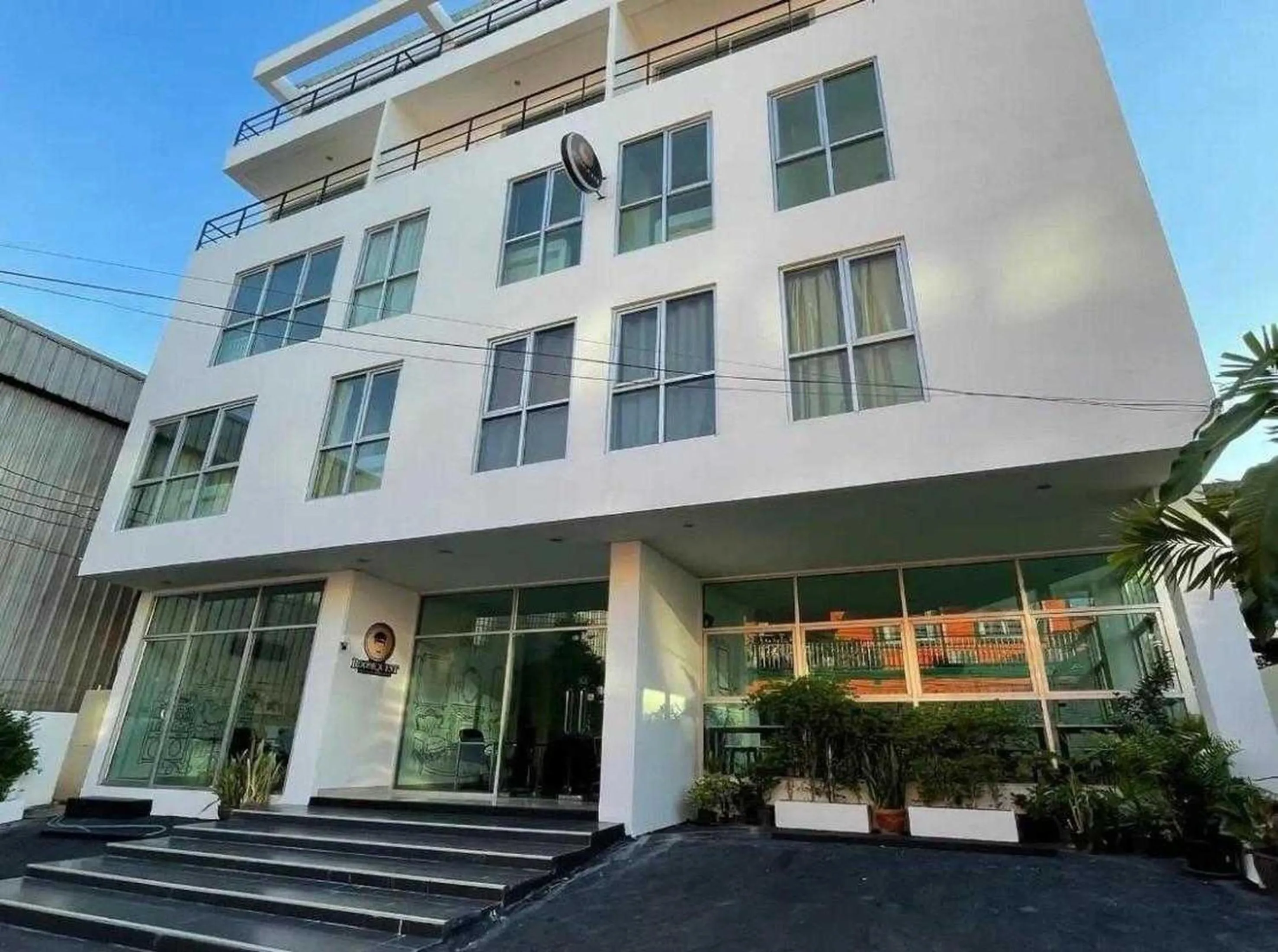 Property building in RQ Bangkok Sukhumvit 50 by Collection O