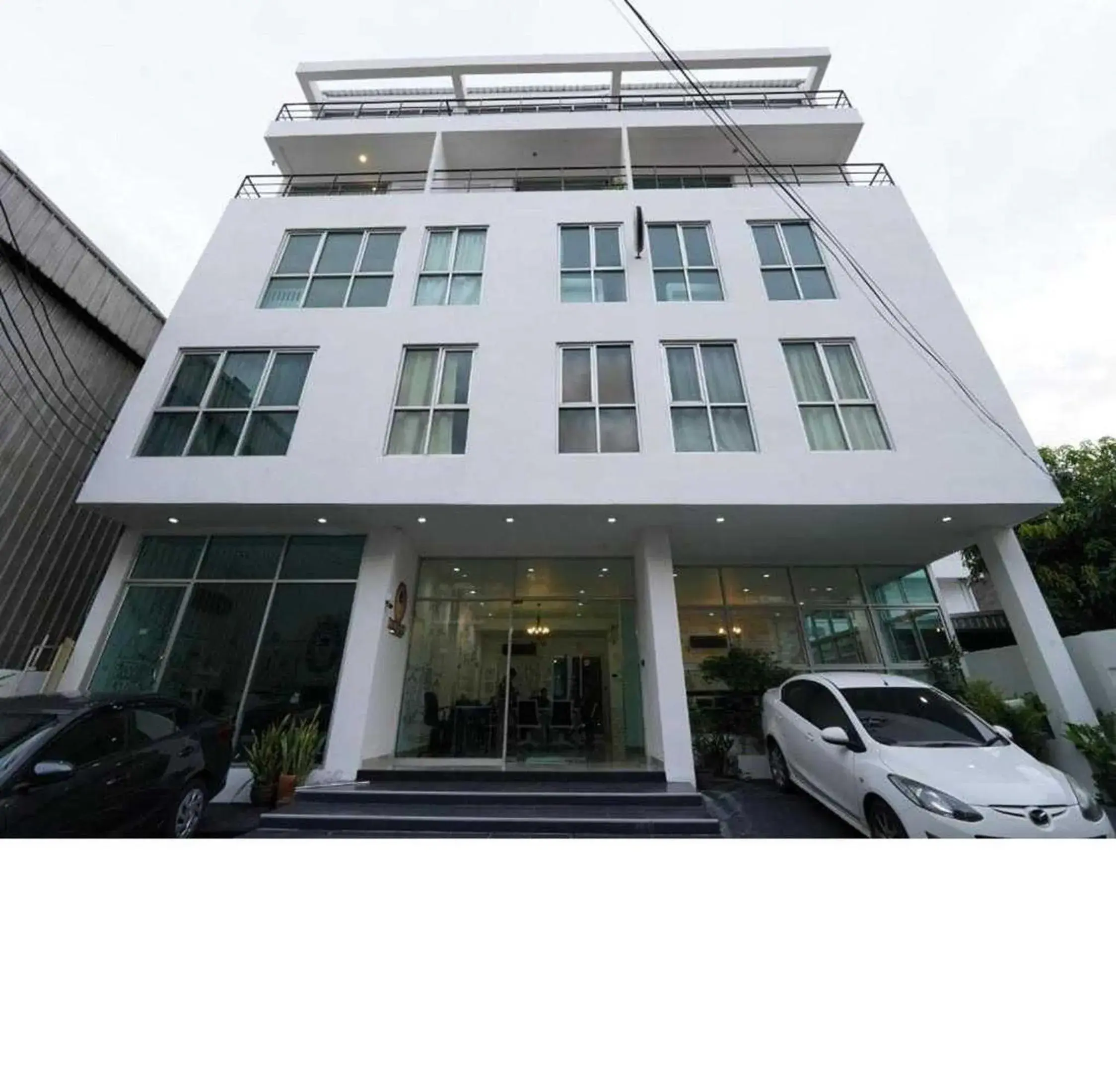 Property building in RQ Bangkok Sukhumvit 50 by Collection O Property building in RQ Bangkok Sukhumvit 50 by Collection O