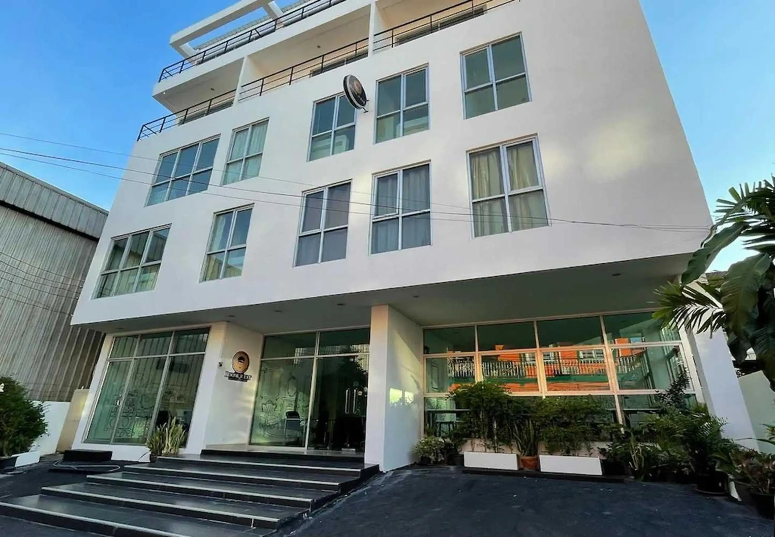 Facade/entrance in RQ Bangkok Sukhumvit 50 by Collection O Facade/entrance in RQ Bangkok Sukhumvit 50 by Collection O