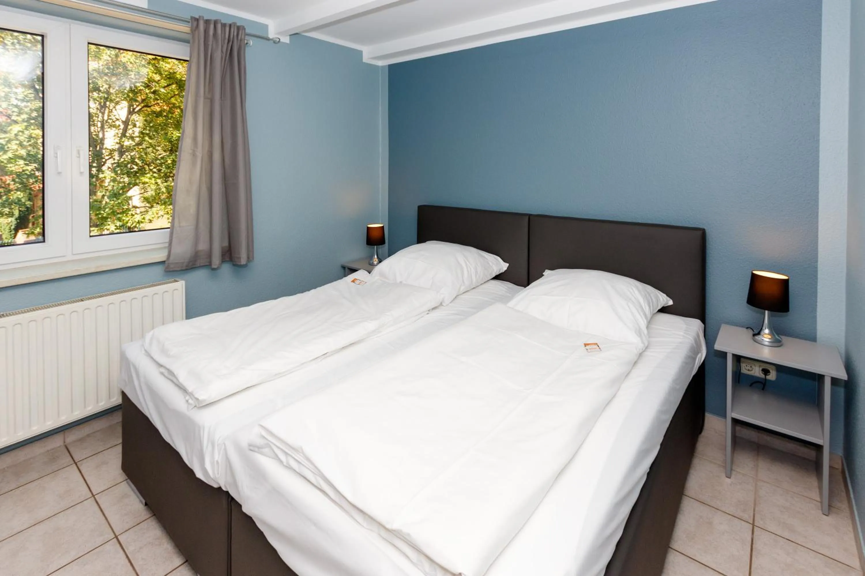 Photo of the whole room, Bed in Apart Hotel Sarstedter Hof