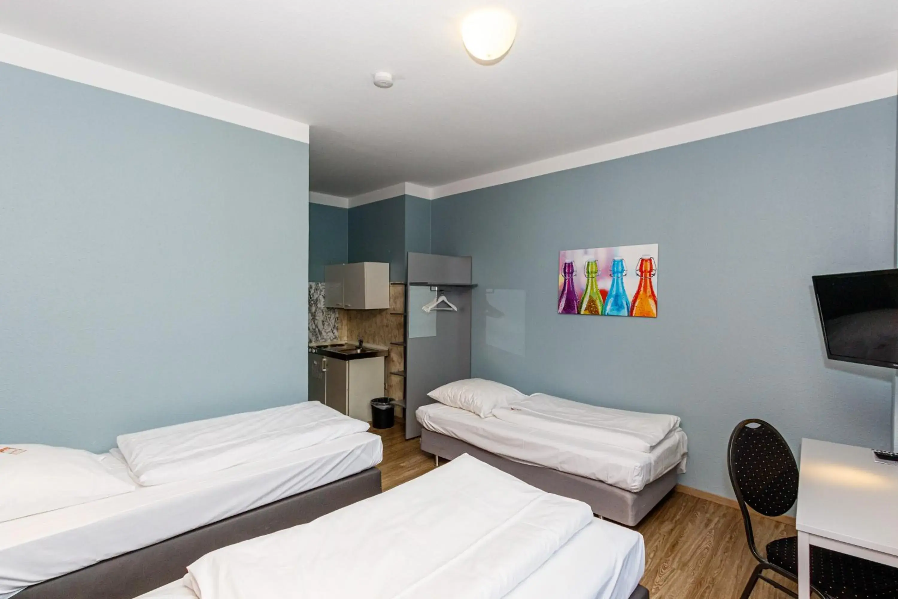 Photo of the whole room, Bed in Apart Hotel Sarstedter Hof Photo of the whole room, Bed in Apart Hotel Sarstedter Hof