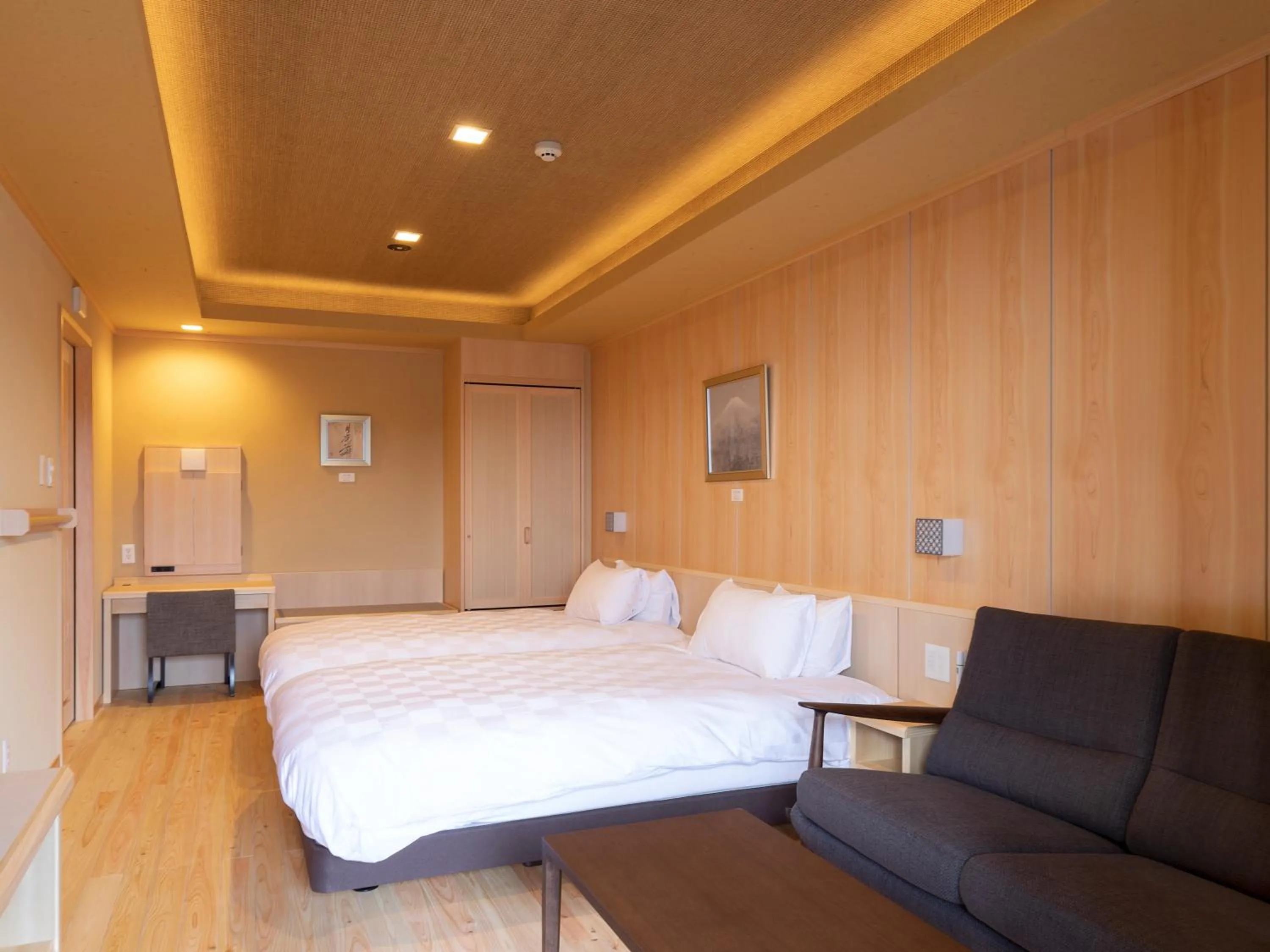 Photo of the whole room, Bed in Hotel Shikinoyakata Hakone Ashinoko