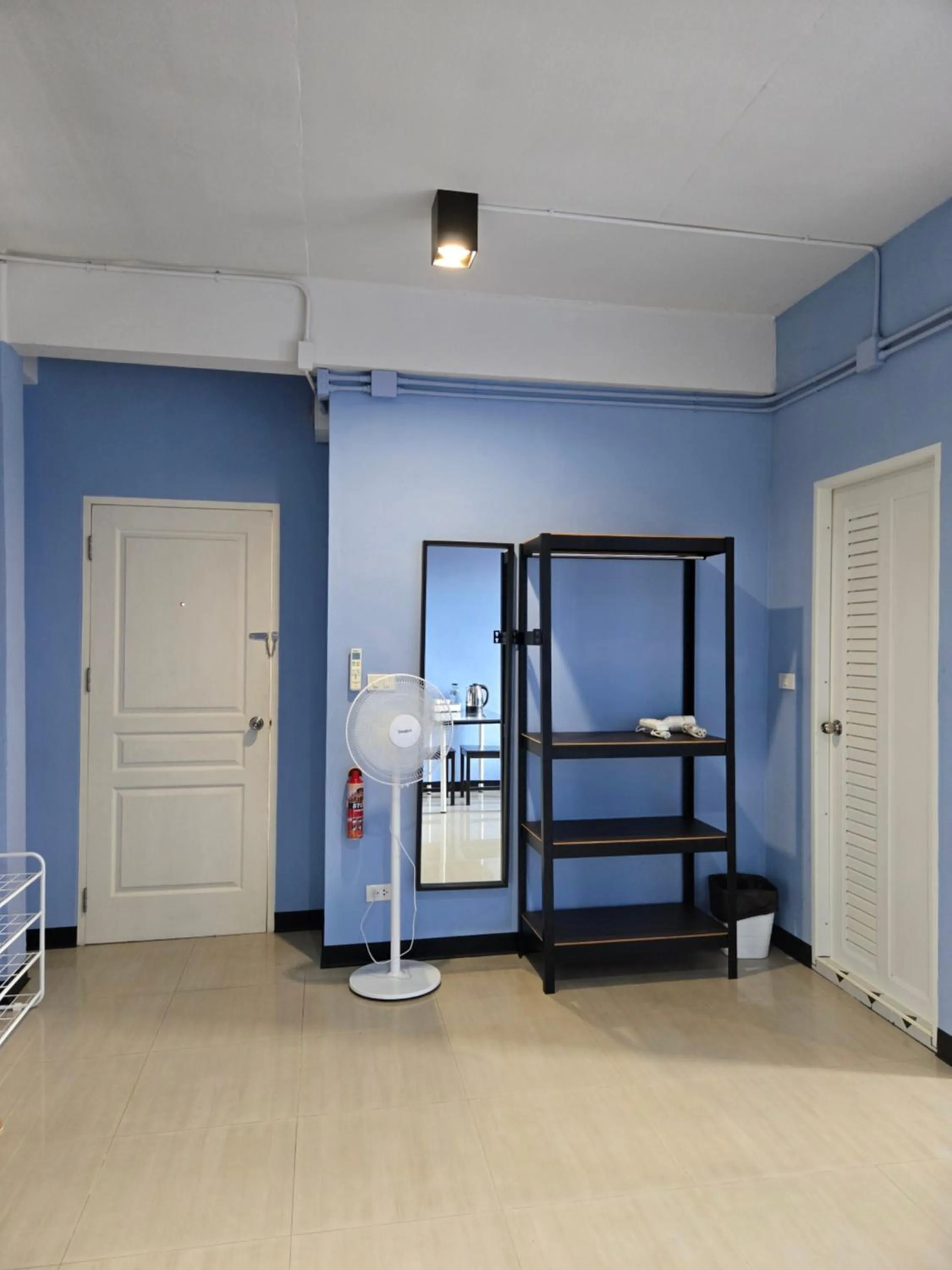 Photo of the whole room in HOUSEMODE - BAANYAI @ Wongwian Yai