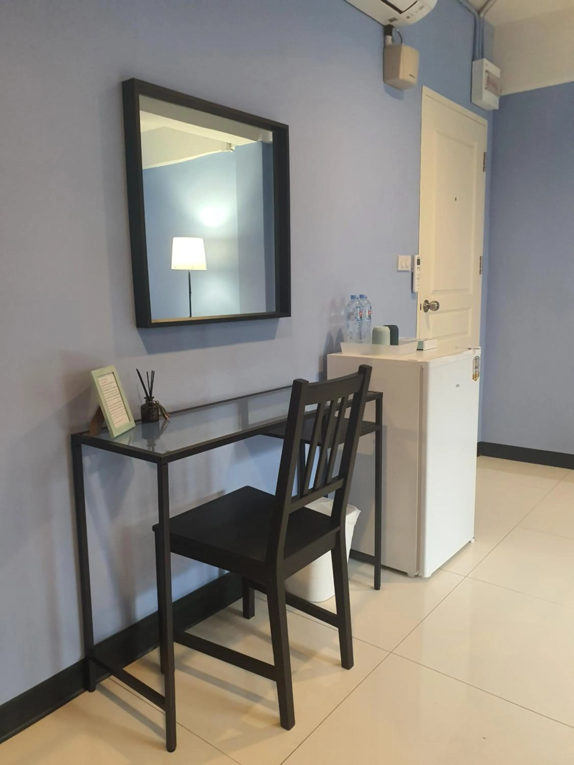 Photo of the whole room in HOUSEMODE - BAANYAI @ Wongwian Yai