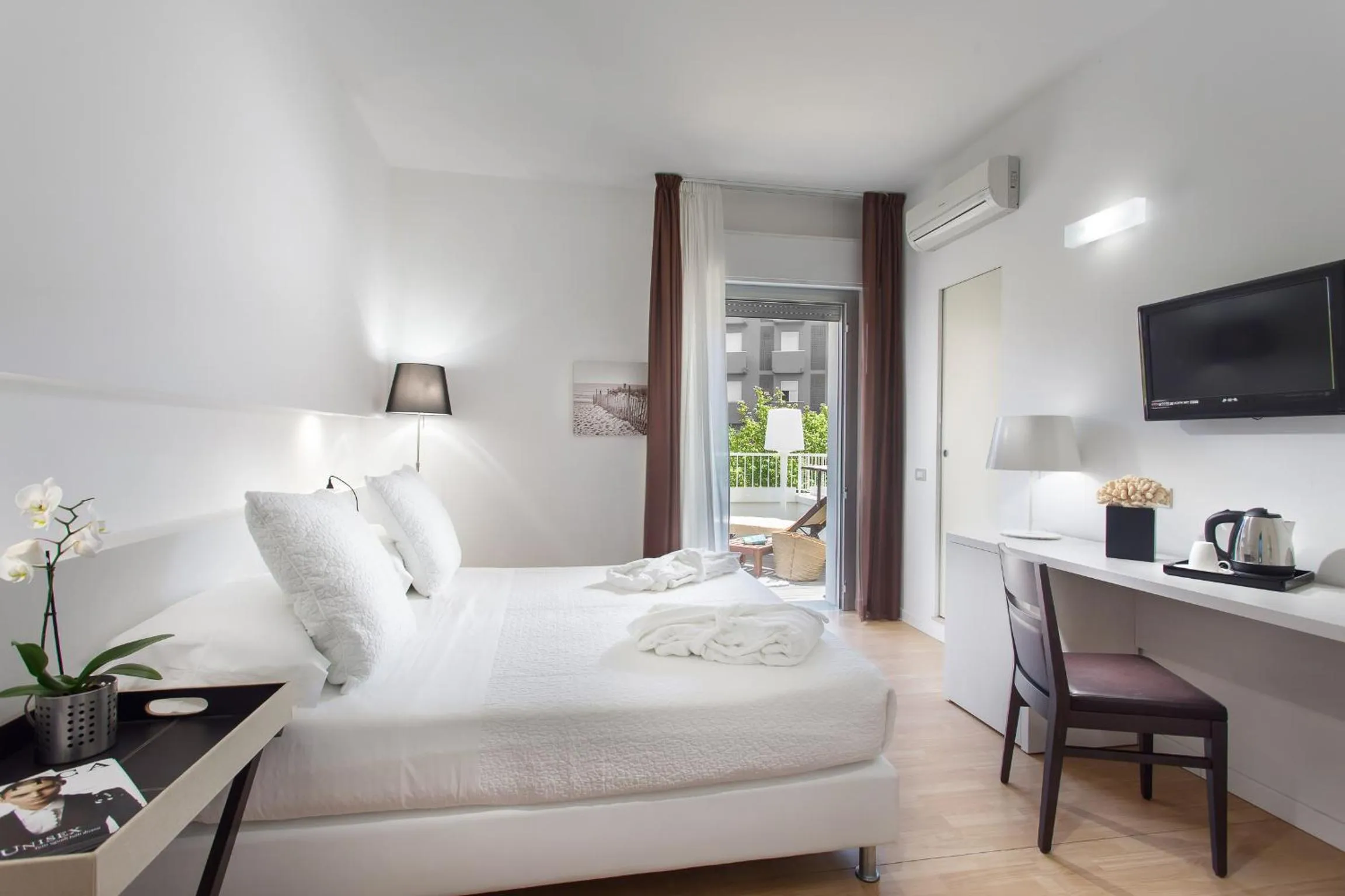 Balcony/Terrace, Bed in Hotel Tiffany & Resort