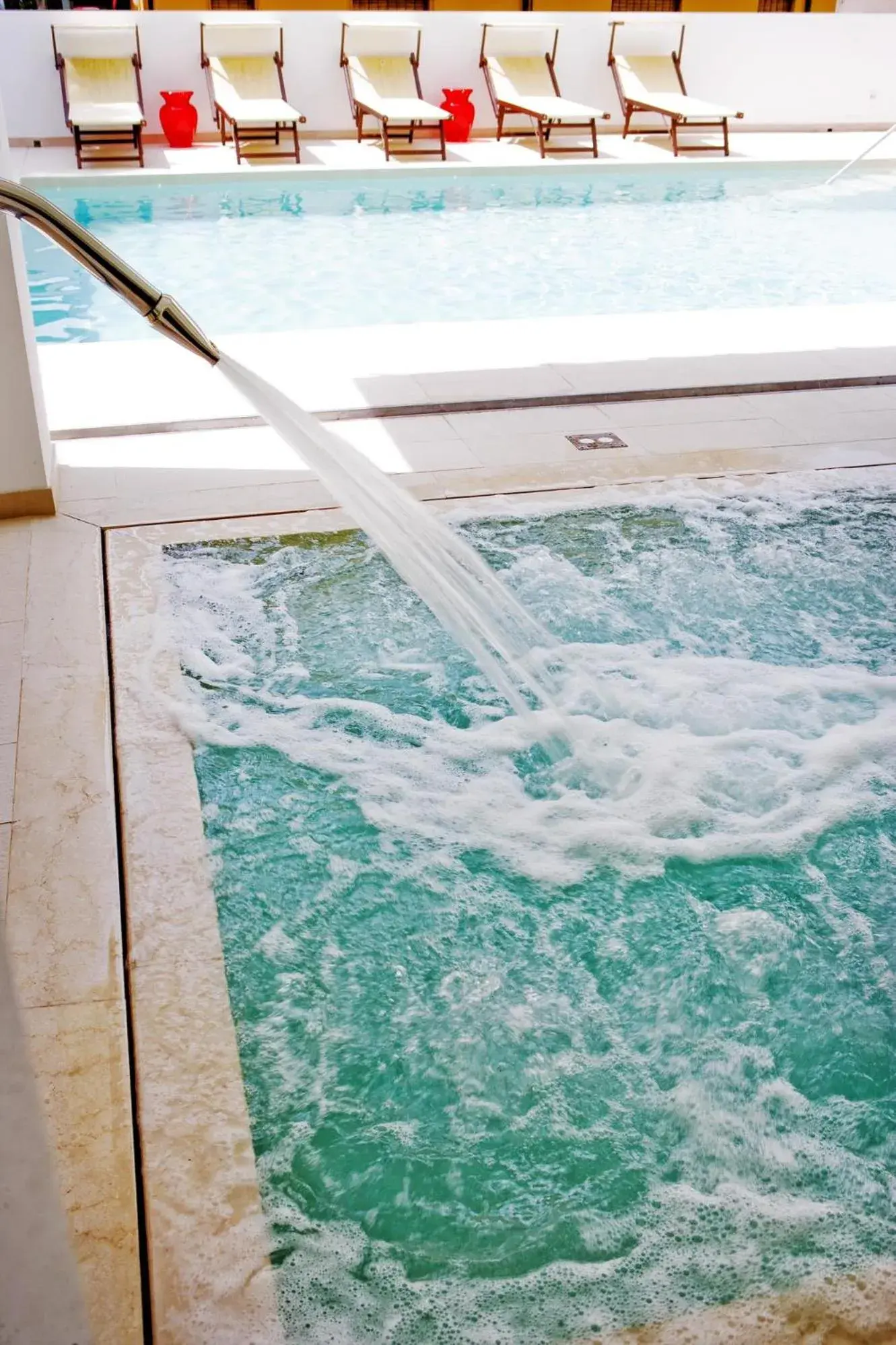 Hot Tub, Swimming Pool in Hotel Tiffany & Resort