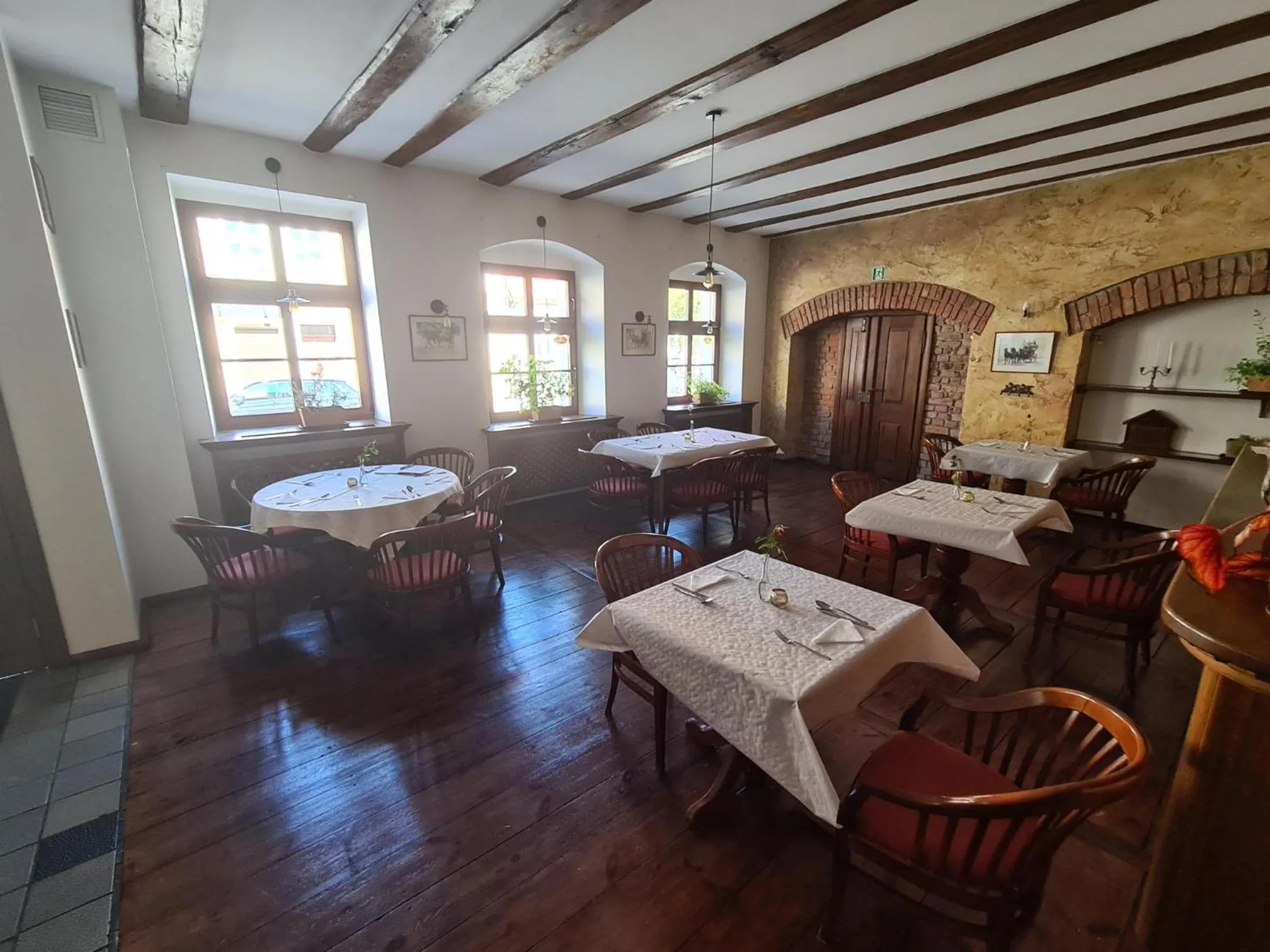 Restaurant/places to eat in Hotel Zajazd Kultury, dawniej Pocztowy