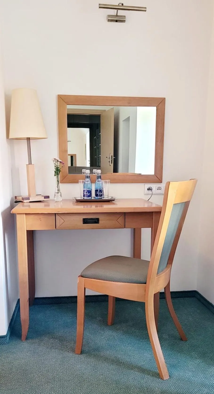 hair dresser in Hotel Zajazd Kultury, dawniej Pocztowy