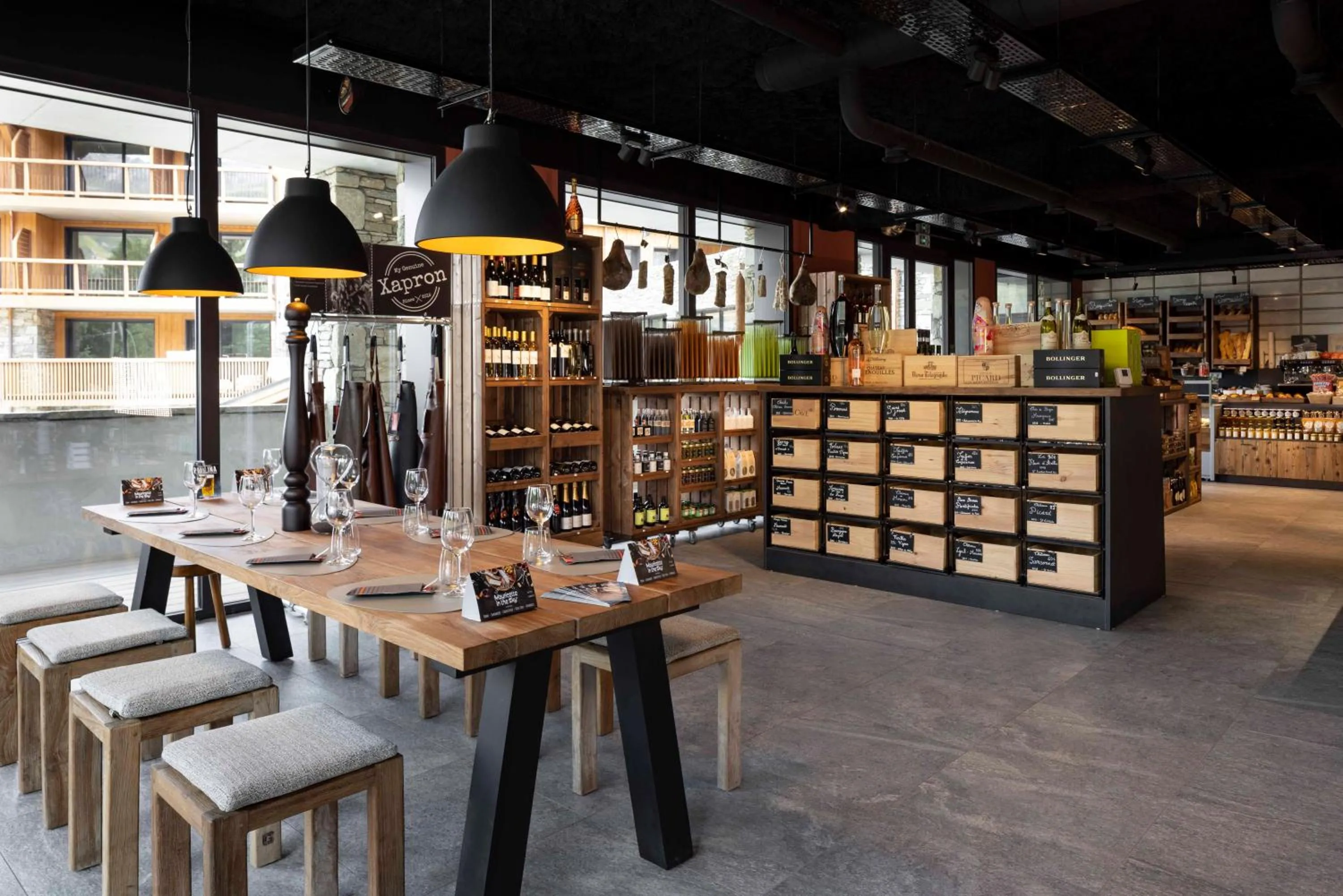 Shopping Area in HIGALIK HOTEL