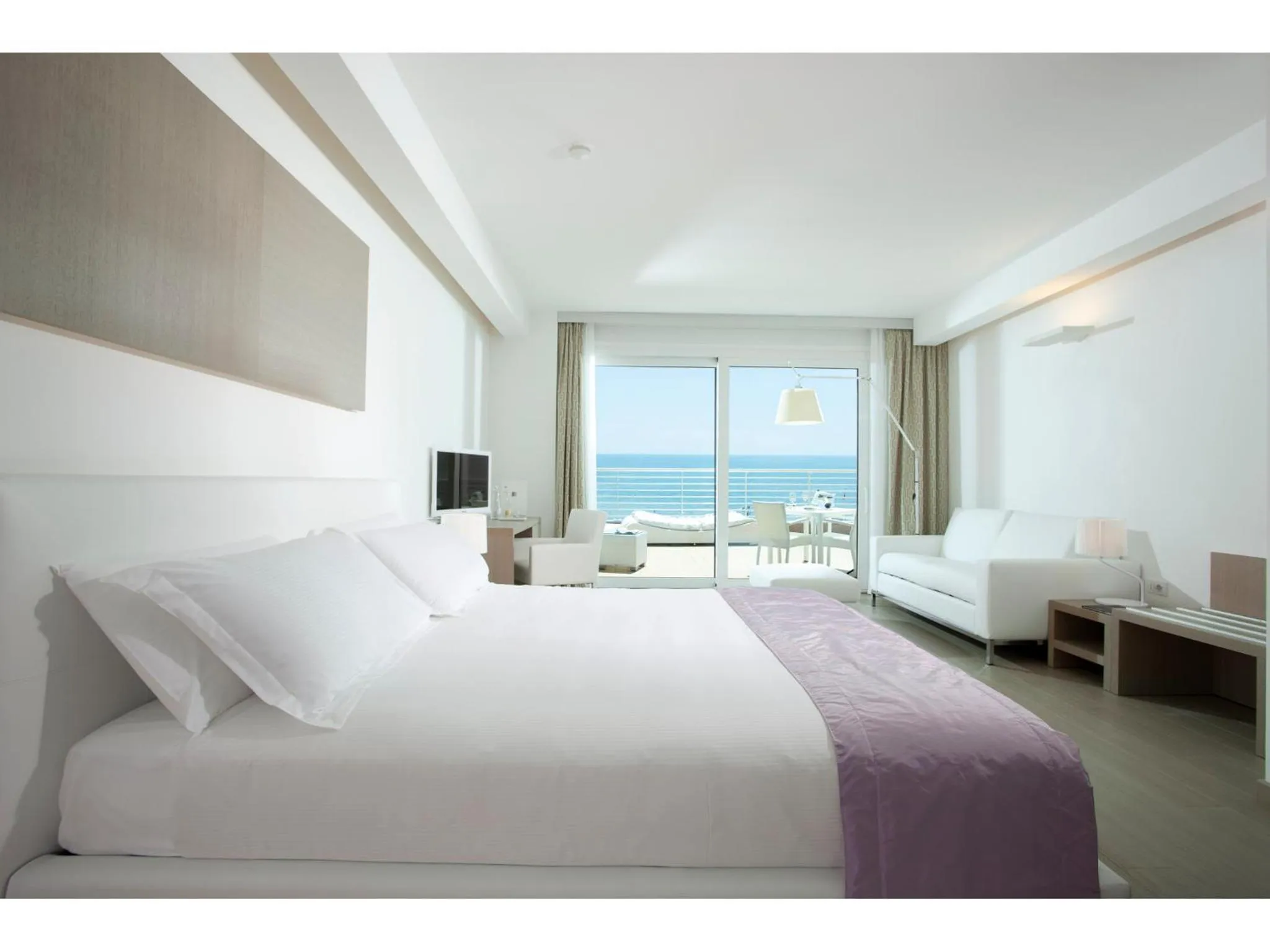 View (from property/room), Bed in Hotel Aurora