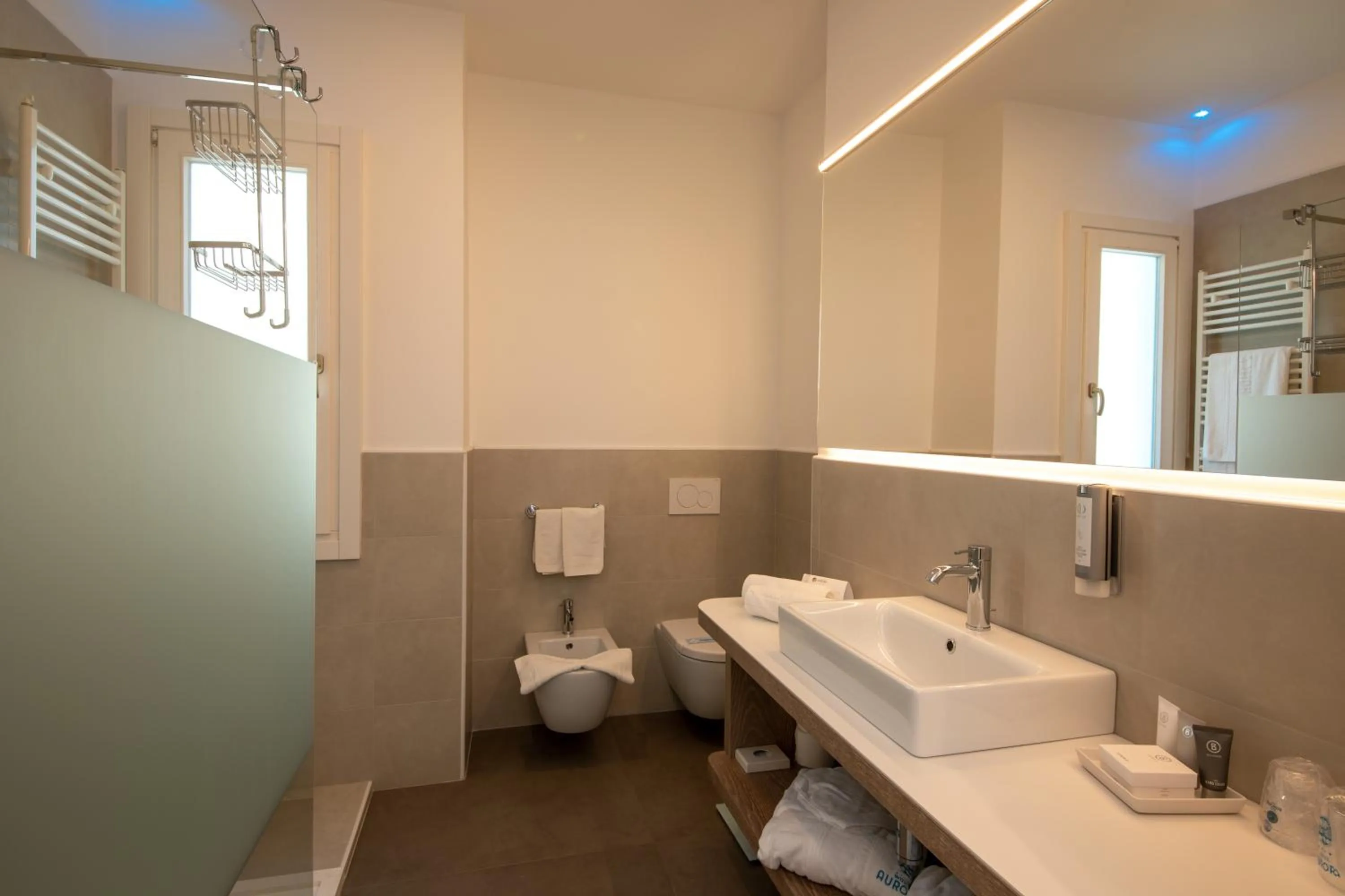 Bathroom in Hotel Aurora