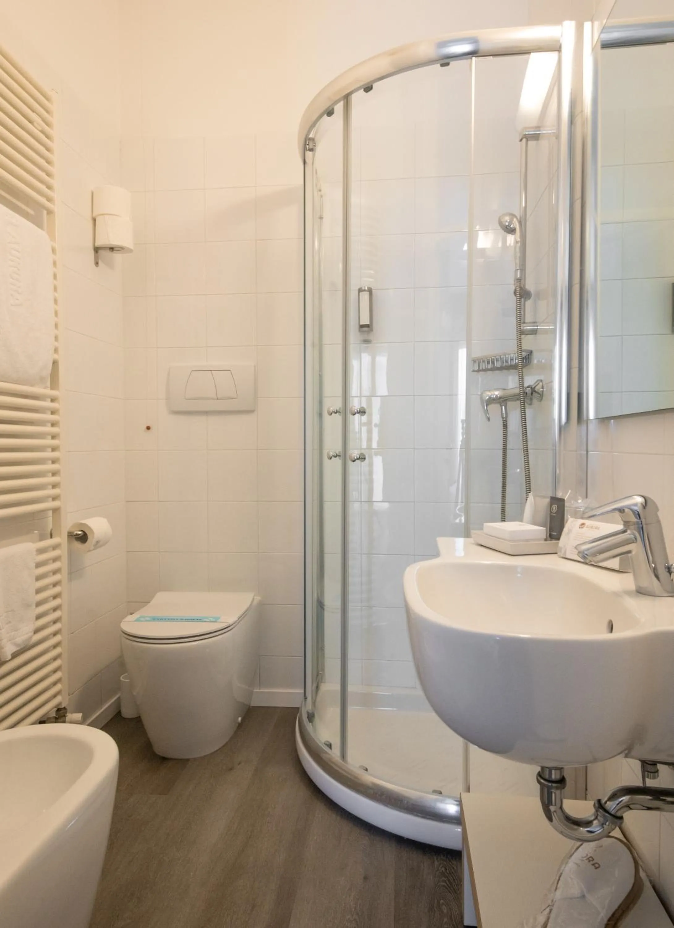 Shower in Hotel Aurora