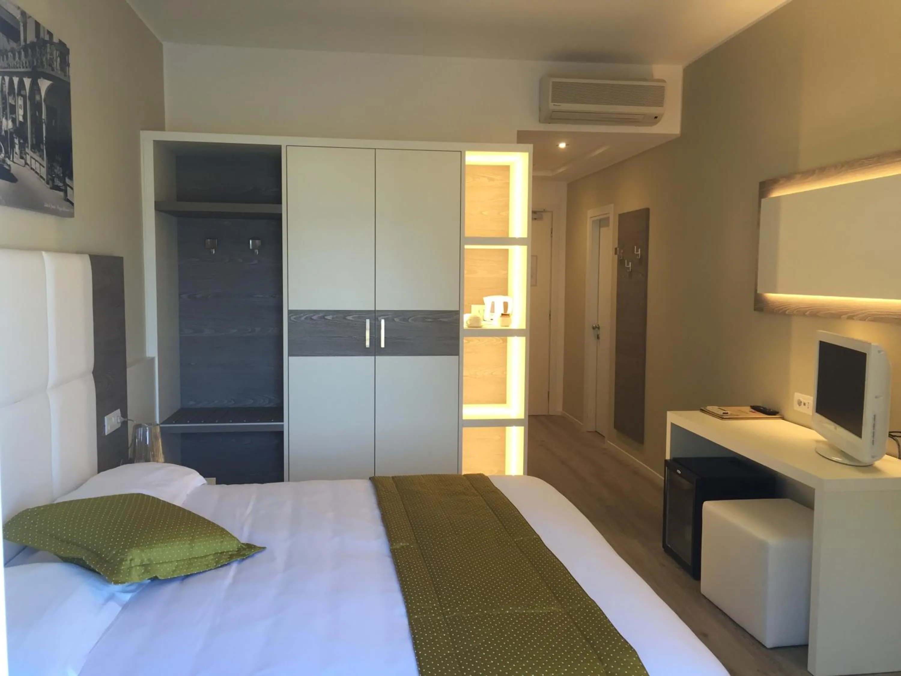 Photo of the whole room, Bed in Hotel Aurora