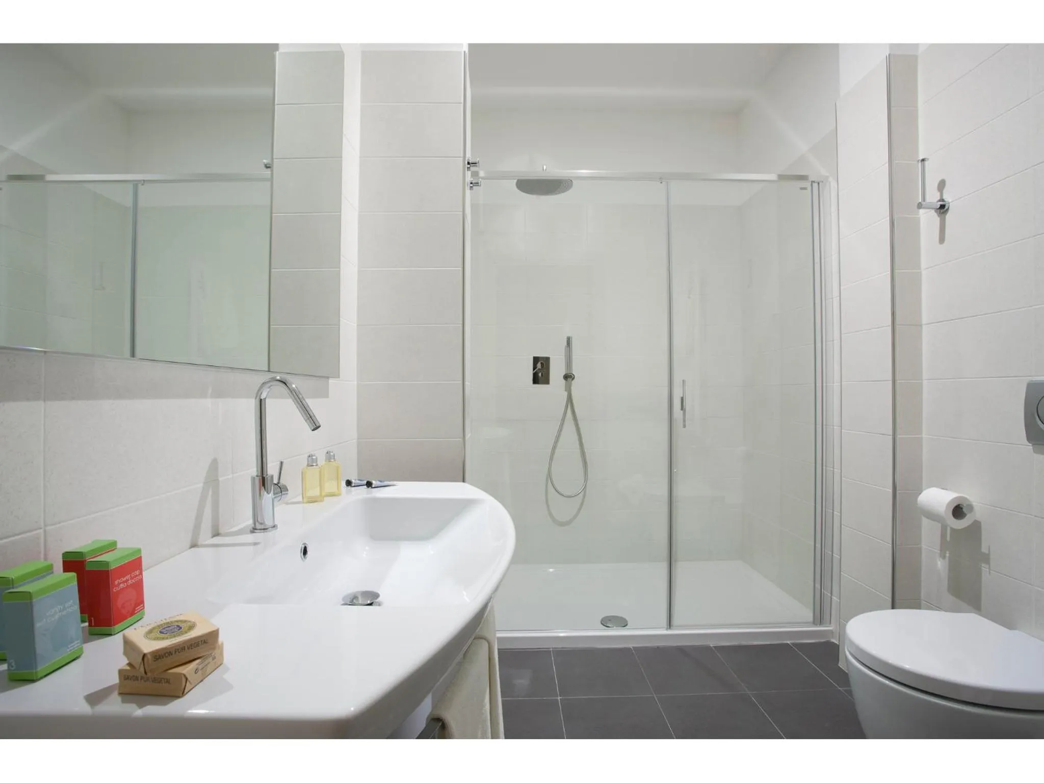 Bathroom in Hotel Aurora