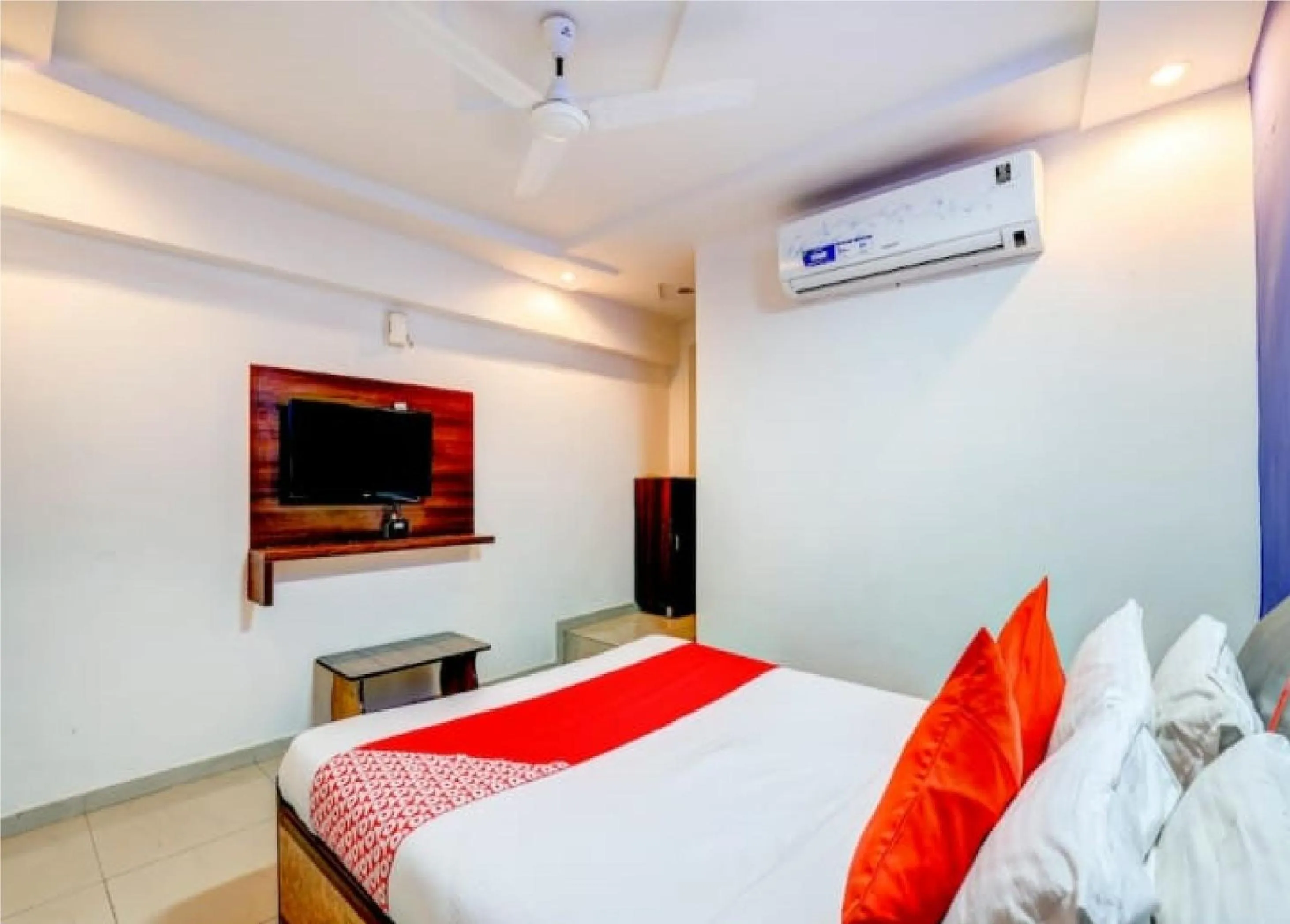 Bed in Hotel Sangam