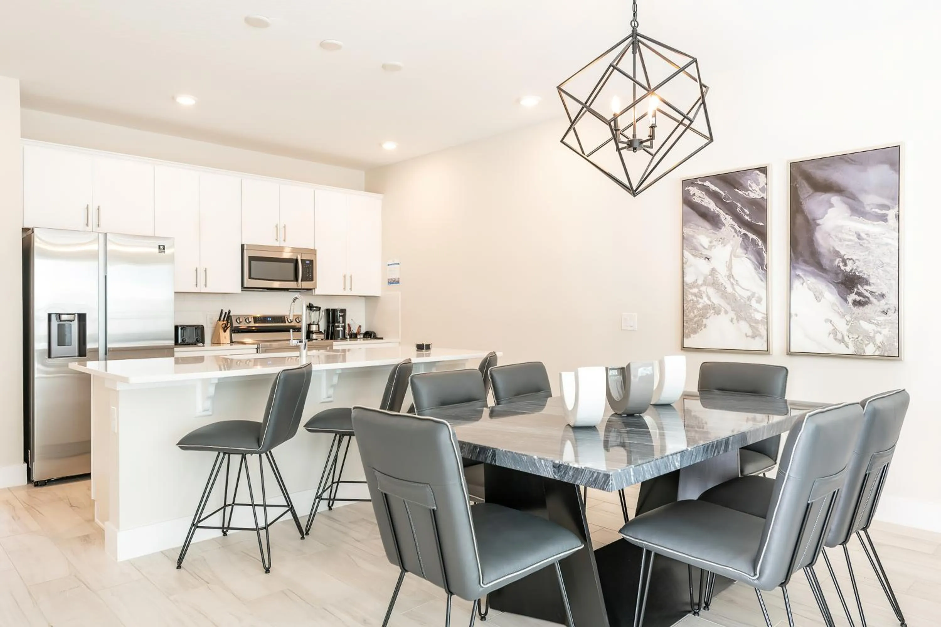 Dining area in Spectrum Resort Villas Orlando and Waterparks