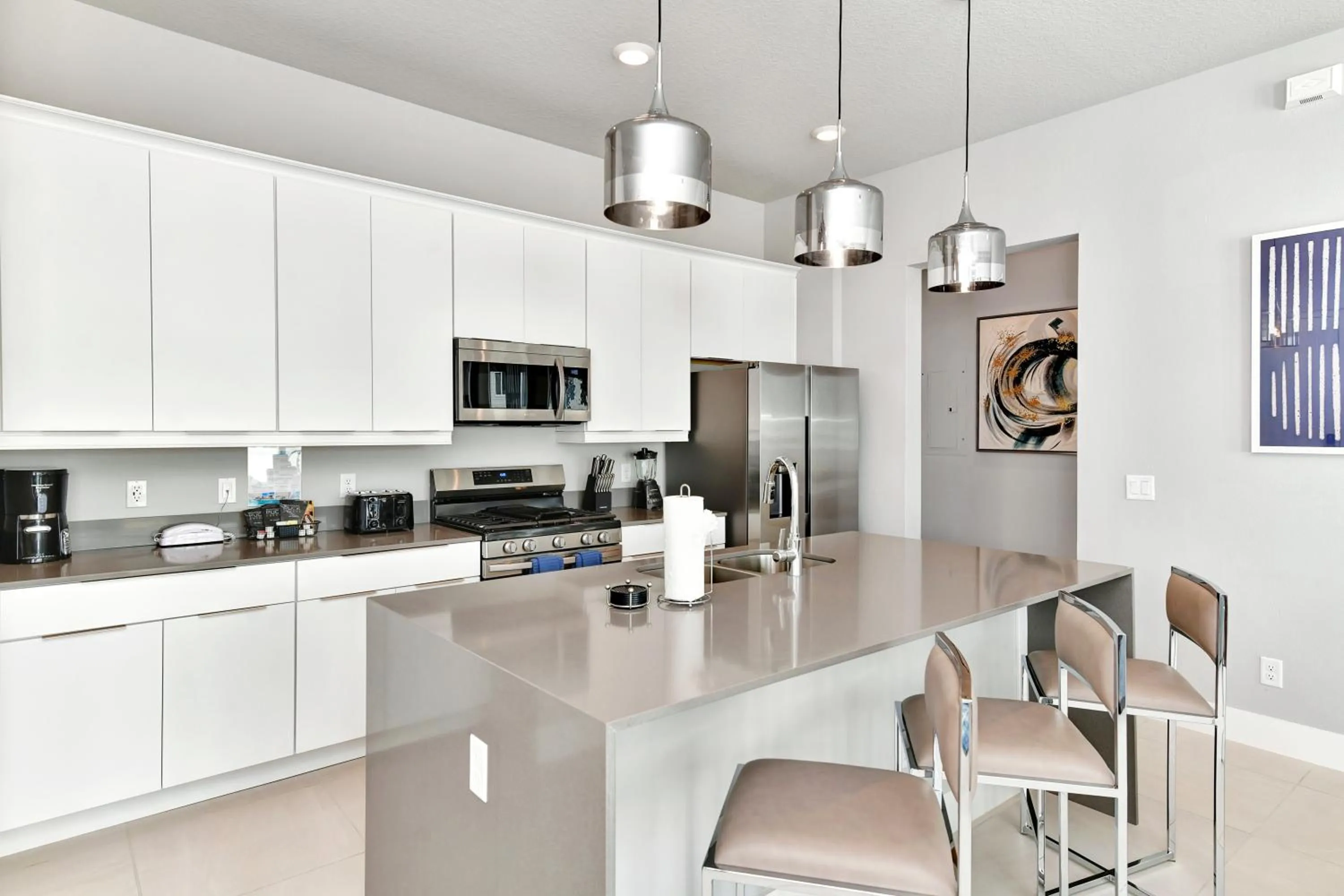 Kitchen or kitchenette in Spectrum Resort Villas Orlando and Waterparks