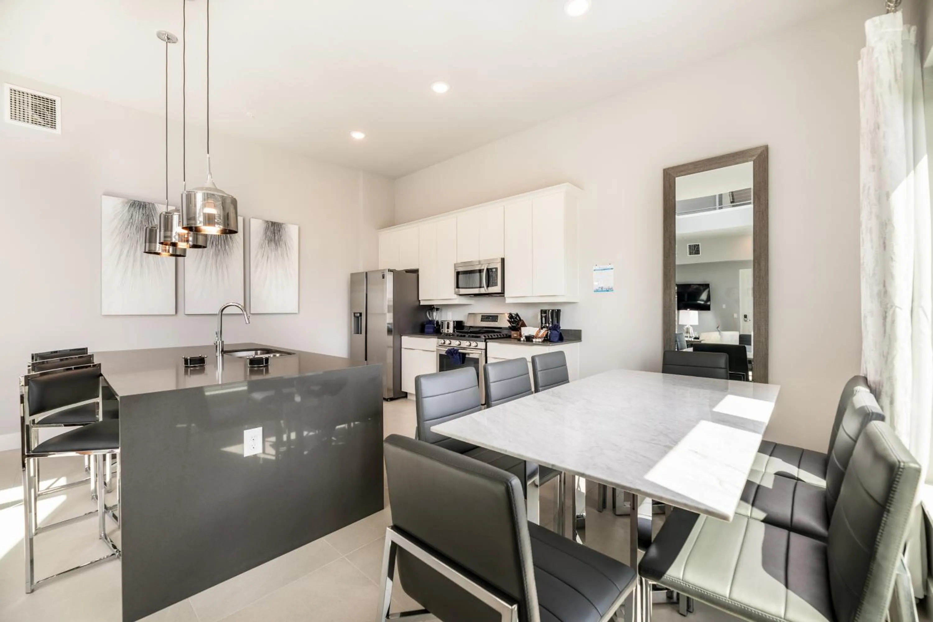 Kitchen or kitchenette in Spectrum Resort Villas Orlando and Waterparks