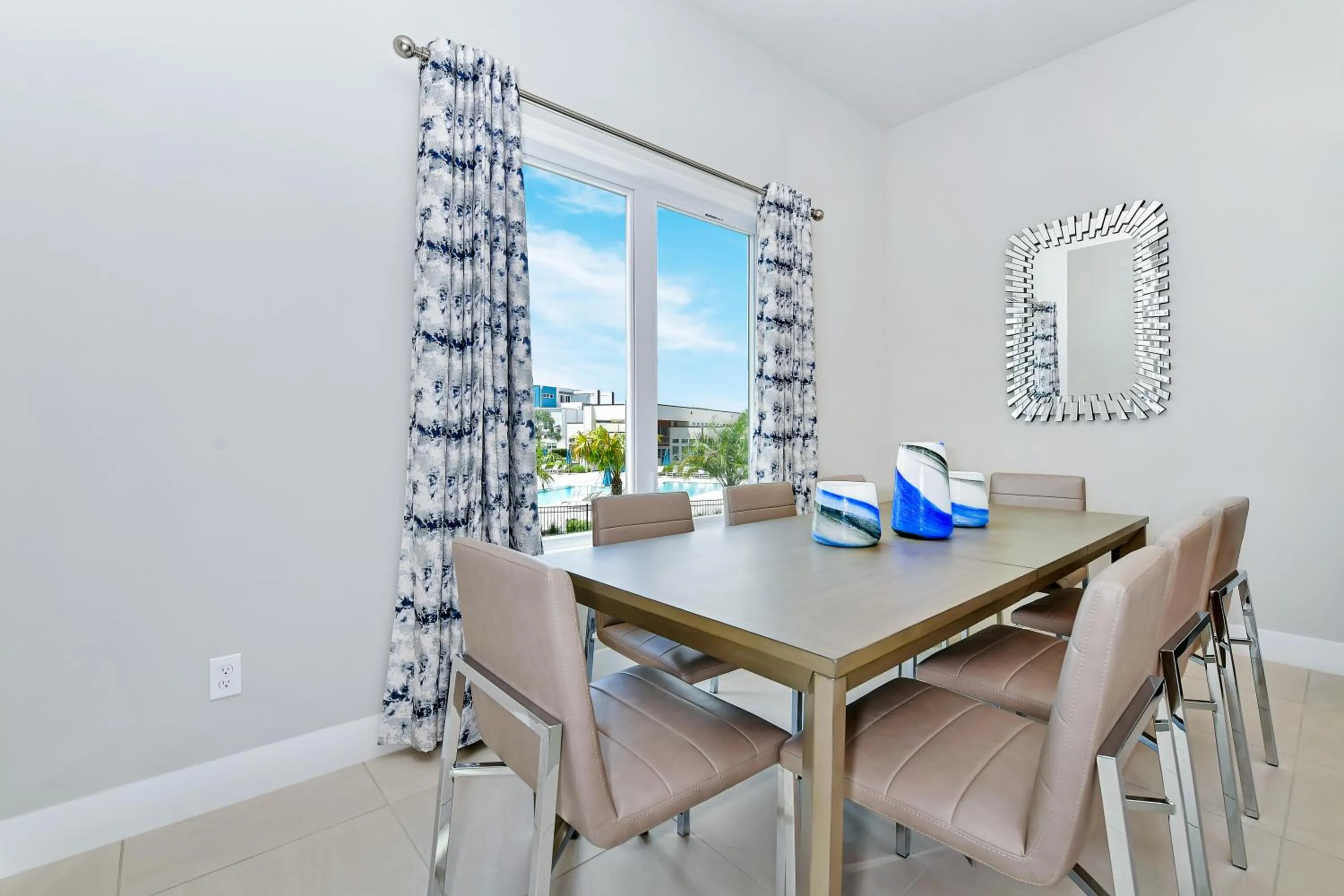 Dining area in Spectrum Resort Villas Orlando and Waterparks