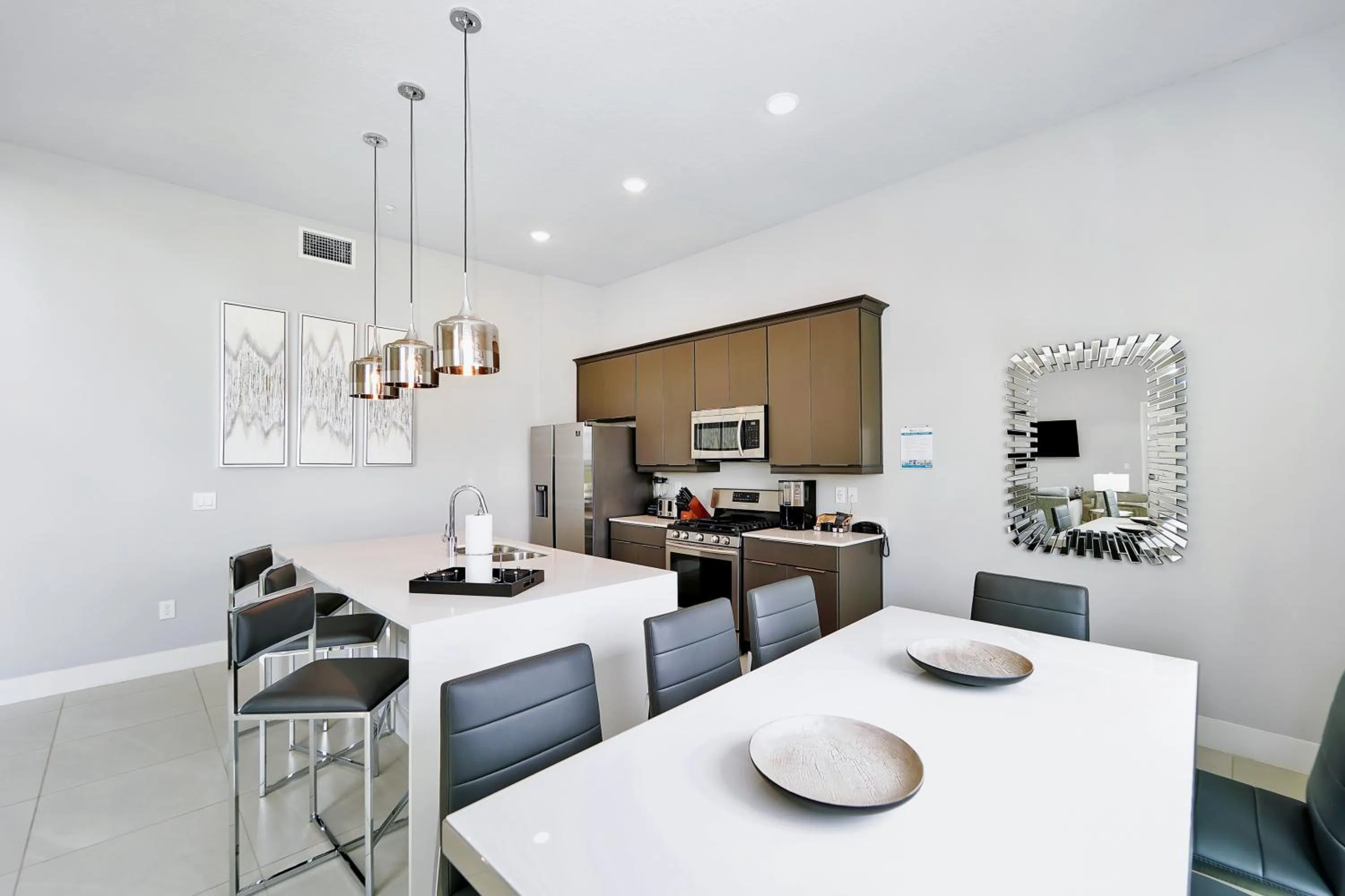 Kitchen or kitchenette in Spectrum Resort Villas Orlando and Waterparks