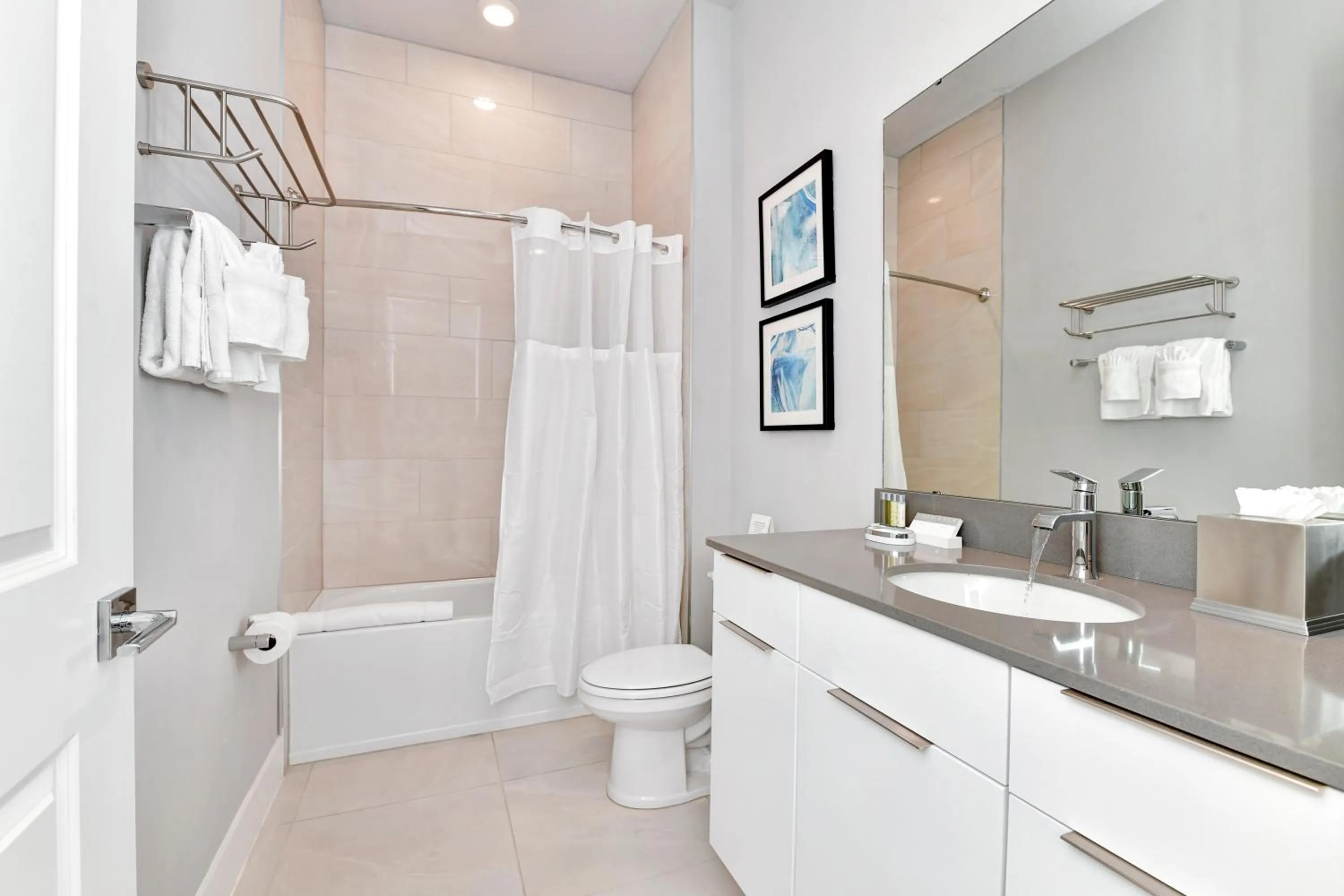 Bathroom in Spectrum Resort Villas Orlando and Waterparks